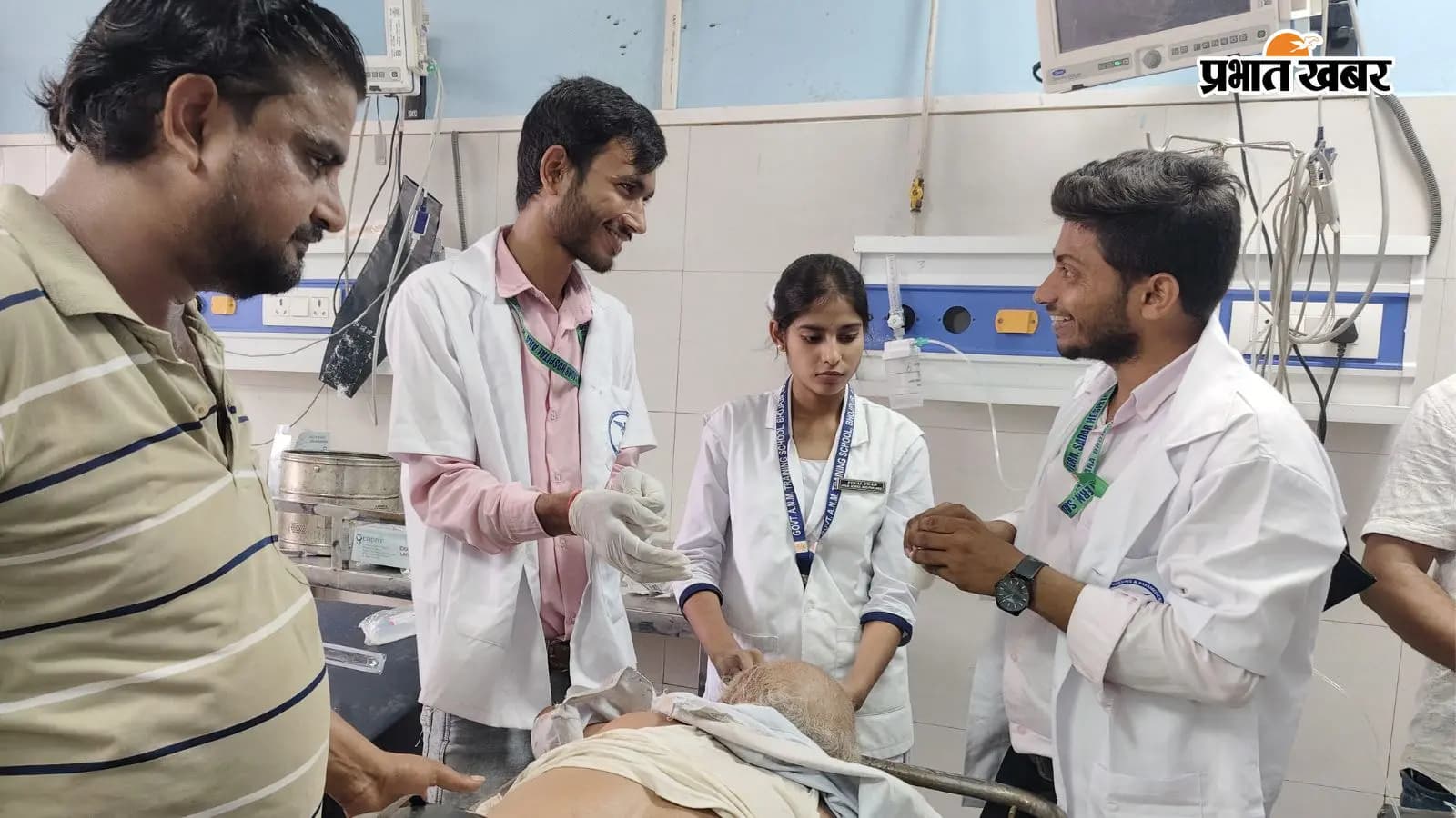 सवारियों से भरी ऑटो व बाइक की टक्कर, पांच जख्मी सवारियों से भरी ऑटो व बाइक की टक्कर, पांच जख्मी