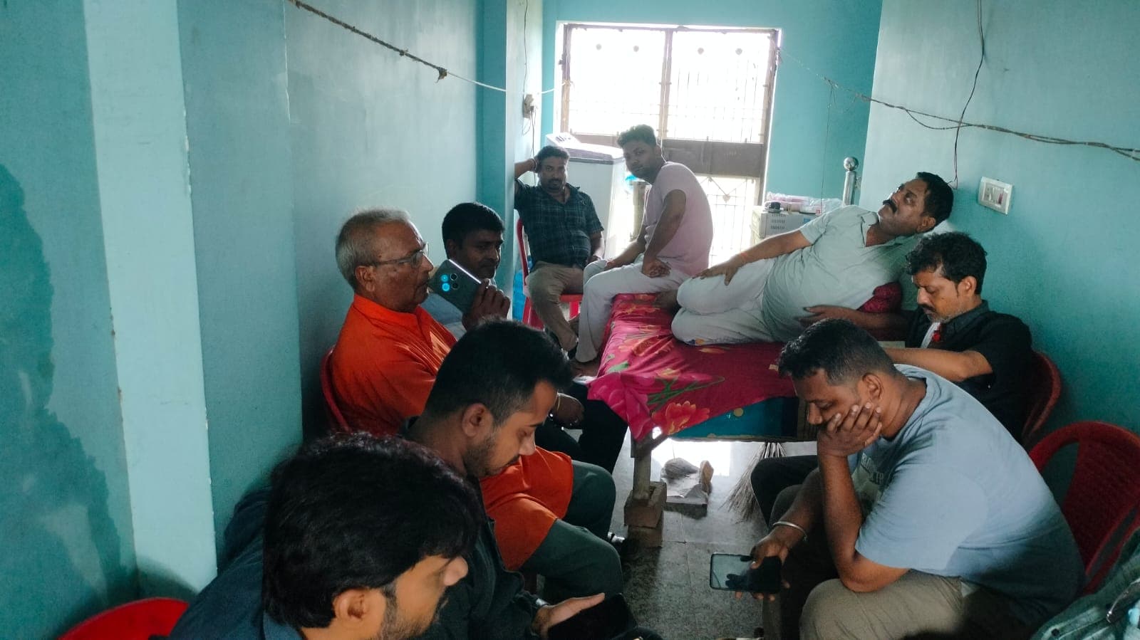 संभावित लीड- बेटे की अंतिम झलक पाने के लिए बेताब है परिजन, एक-एक पल पर रहा भारी संभावित लीड- बेटे की अंतिम झलक पाने के लिए बेताब है परिजन, एक-एक पल पर रहा भारी