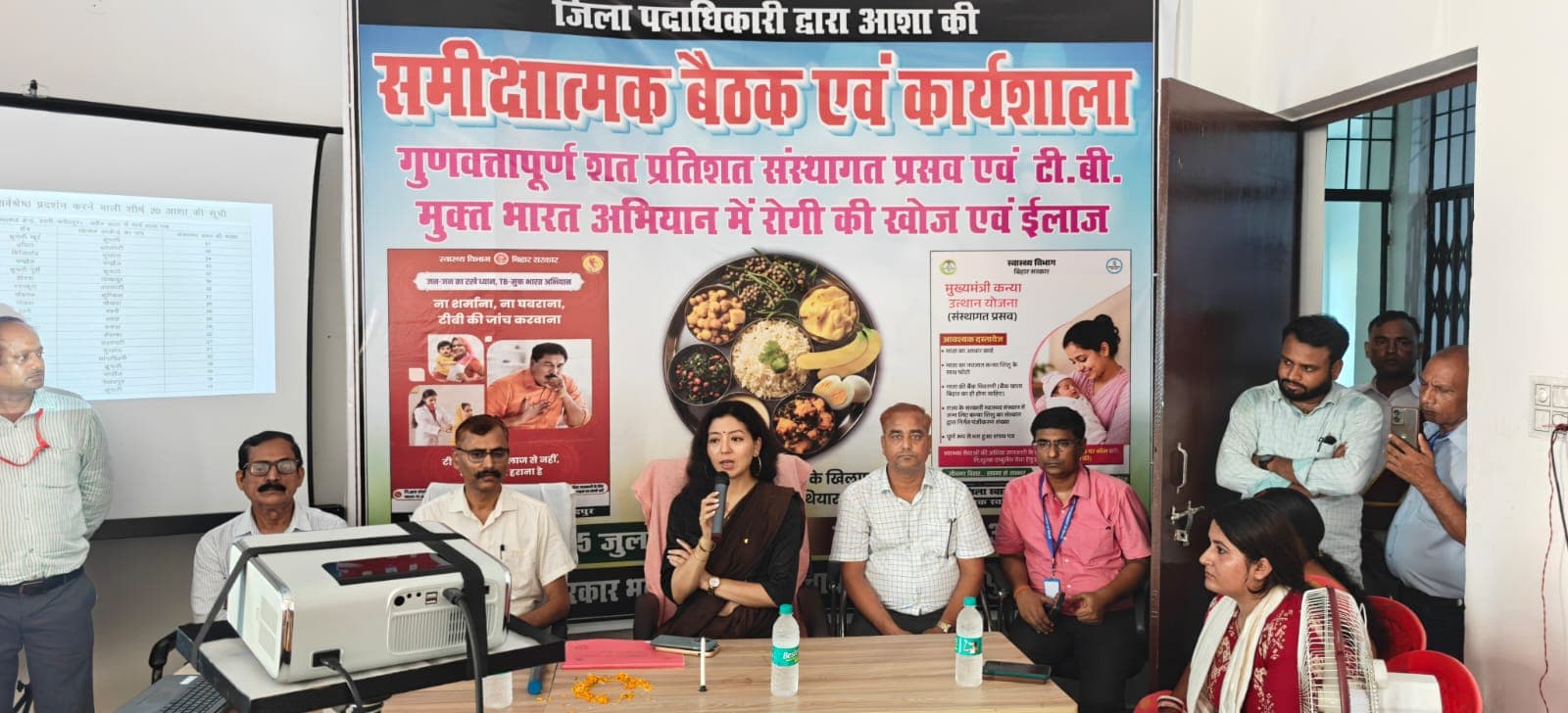 रतनी में डीएम ने किया आशा कार्यकर्ता के साथ समीक्षा बैठक रतनी में डीएम ने किया आशा कार्यकर्ता के साथ समीक्षा बैठक