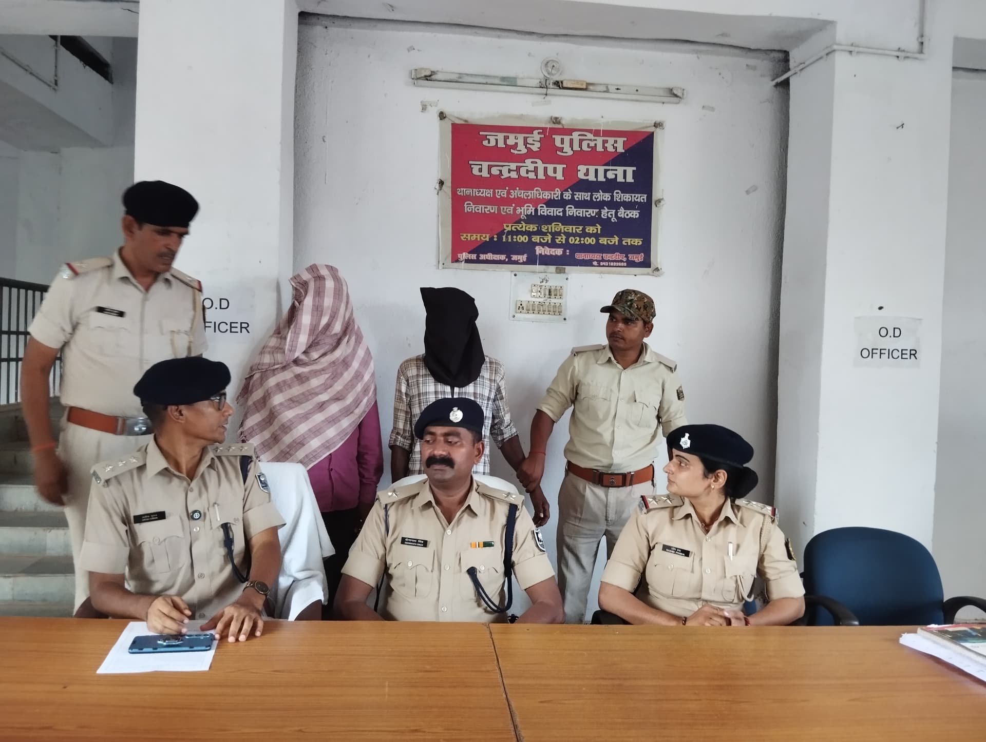 24 घंटे में मोहनपुर शवकांड का खुलासा, आत्महत्या के बाद हत्या का रूप देने की रची गई थी साजिश 24 घंटे में मोहनपुर शवकांड का खुलासा, आत्महत्या के बाद हत्या का रूप देने की रची गई थी साजिश