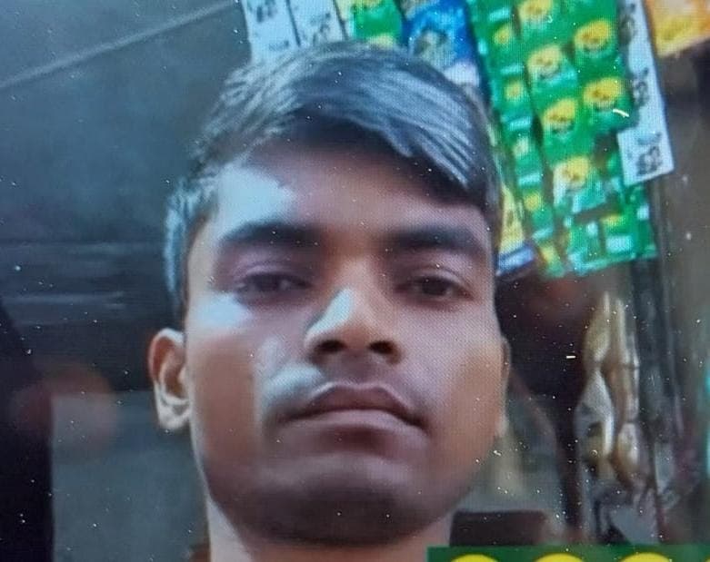जेसीबी से खोदे गड्ढे में डूबने से युवक की मौत, तीन मासूम बच्चों के सिर से उठा पिता का साया जेसीबी से खोदे गड्ढे में डूबने से युवक की मौत, तीन मासूम बच्चों के सिर से उठा पिता का साया
