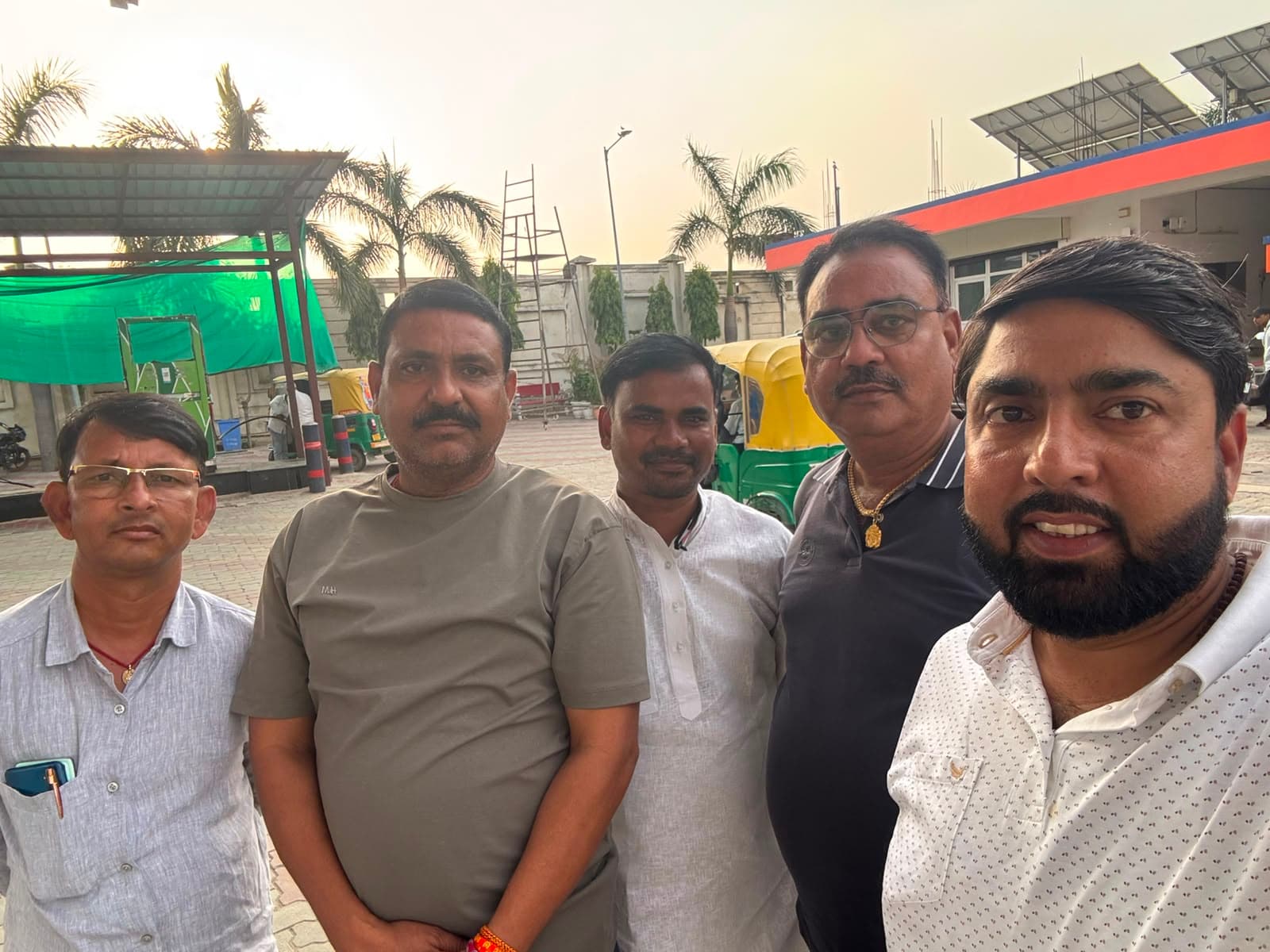 वाराणसी पंच सम्मेलन में शामिल होने रवाना हुए हसनपुरा के मुखिया, पंचायत सशक्तिकरण पर होगी चर्चा