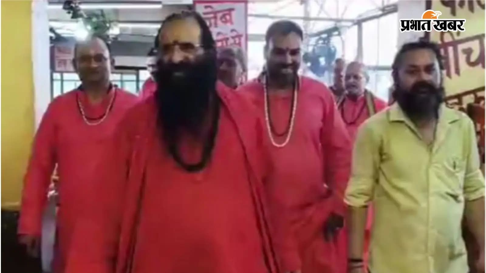 मनसा देवी मंदिर के पुजारी बिना जेब वाले कपड़े पहनते हैं. यह फैसला बद्रीनाथ धाम हुए कथित चोरी बाद लिया गया. ( स्रोत- एएनआई ) मनसा देवी मंदिर के पुजारी बिना जेब वाले कपड़े पहनते हैं. यह फैसला बद्रीनाथ धाम हुए कथित चोरी बाद लिया गया. ( स्रोत- एएनआई )
