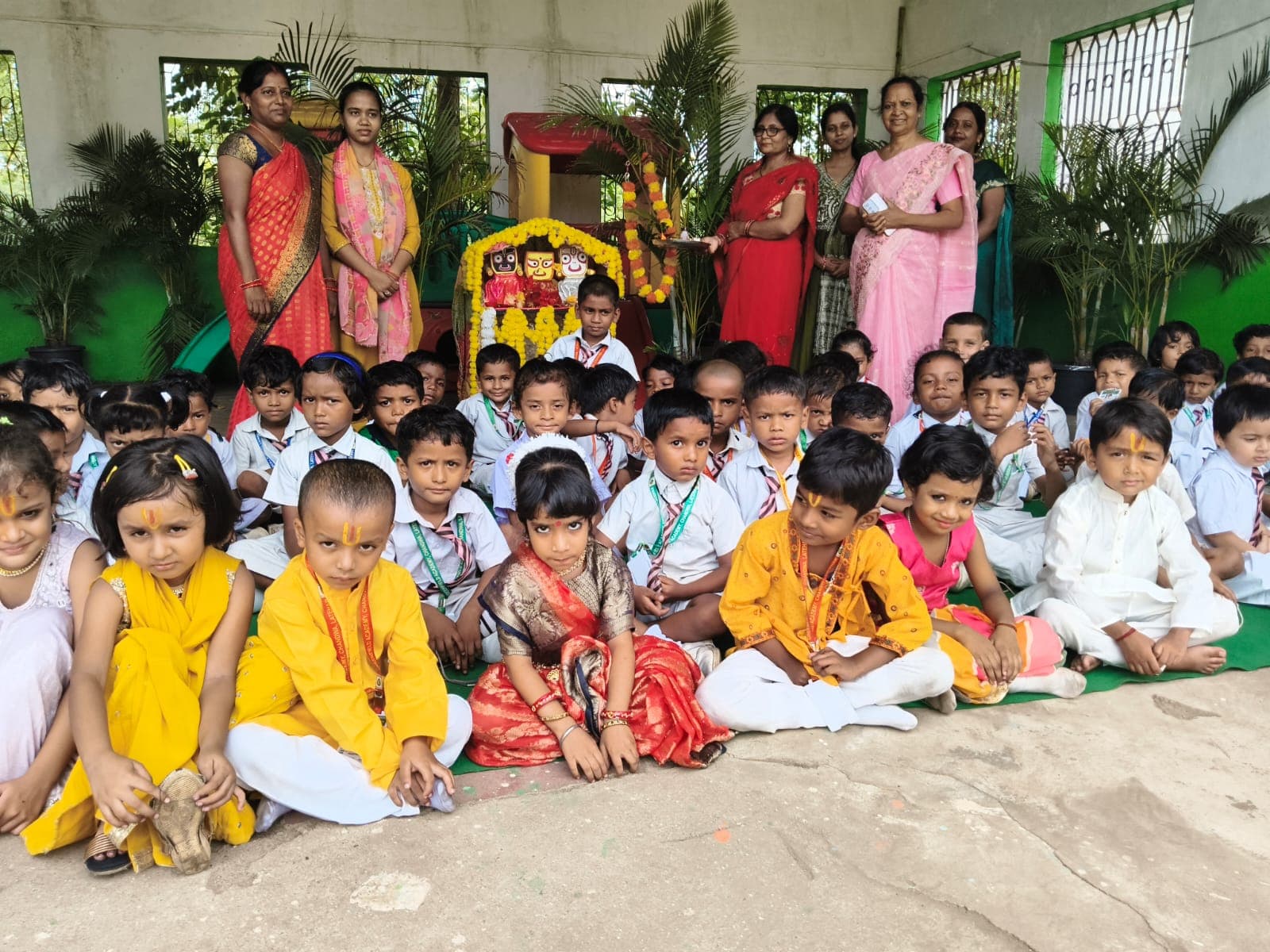 लातेहार : ग्रीनफील्ड जूनियर में बच्चों ने निकाली आकर्षक रथयात्रा की झांकी लातेहार : ग्रीनफील्ड जूनियर में बच्चों ने निकाली आकर्षक रथयात्रा की झांकी