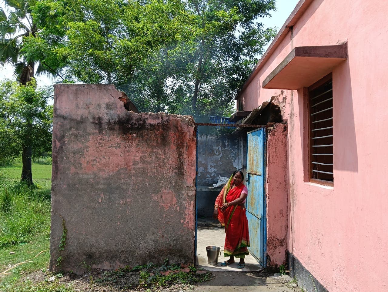 कन्या प्राथमिक विद्यालय रसूलपुर का किचन शेड हुआ जर्जर,हादसे की आशंका कन्या प्राथमिक विद्यालय रसूलपुर का किचन शेड हुआ जर्जर,हादसे की आशंका