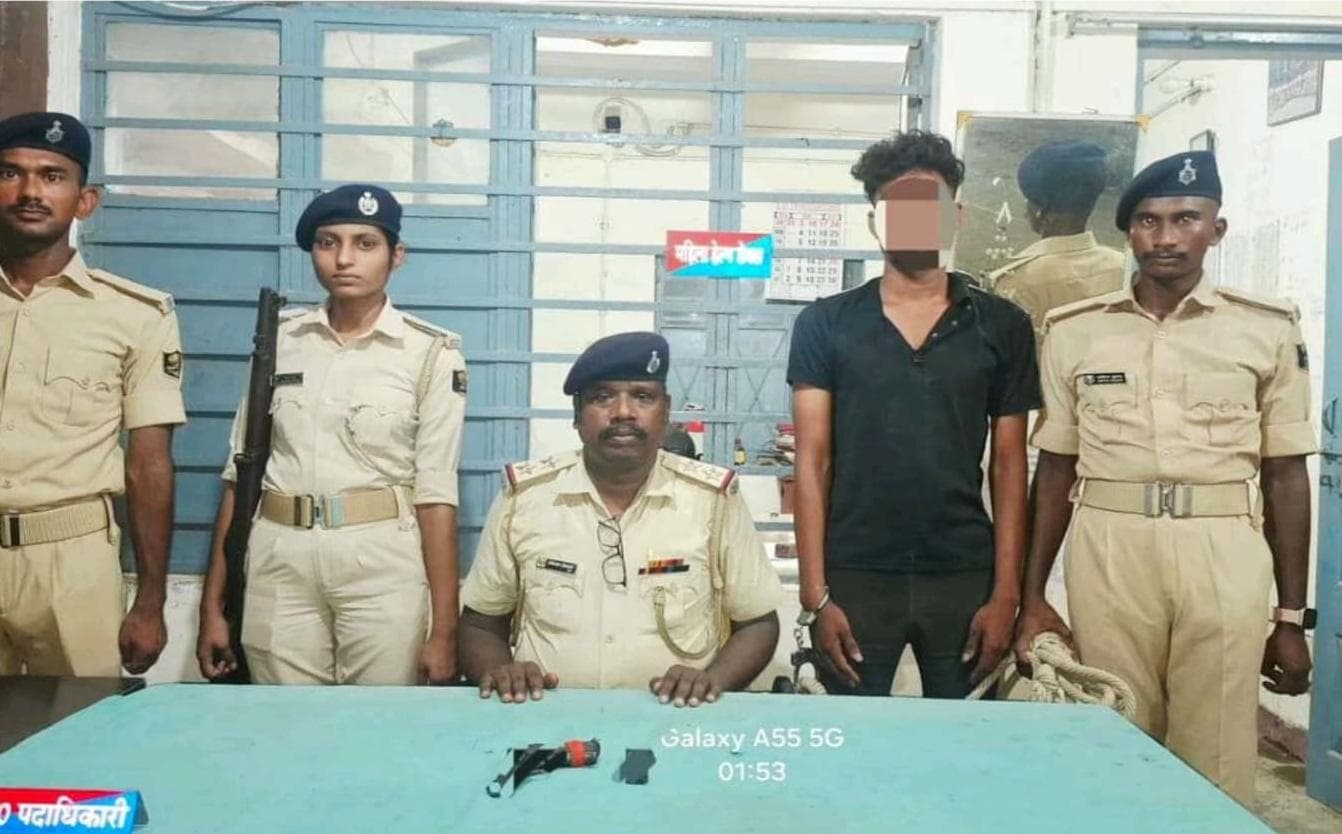 पानापुर पुलिस ने छापेमारी कर देशी पिस्टल के साथ दो अभियुक्त को किया गिरफ्तार पानापुर पुलिस ने छापेमारी कर देशी पिस्टल के साथ दो अभियुक्त को किया गिरफ्तार