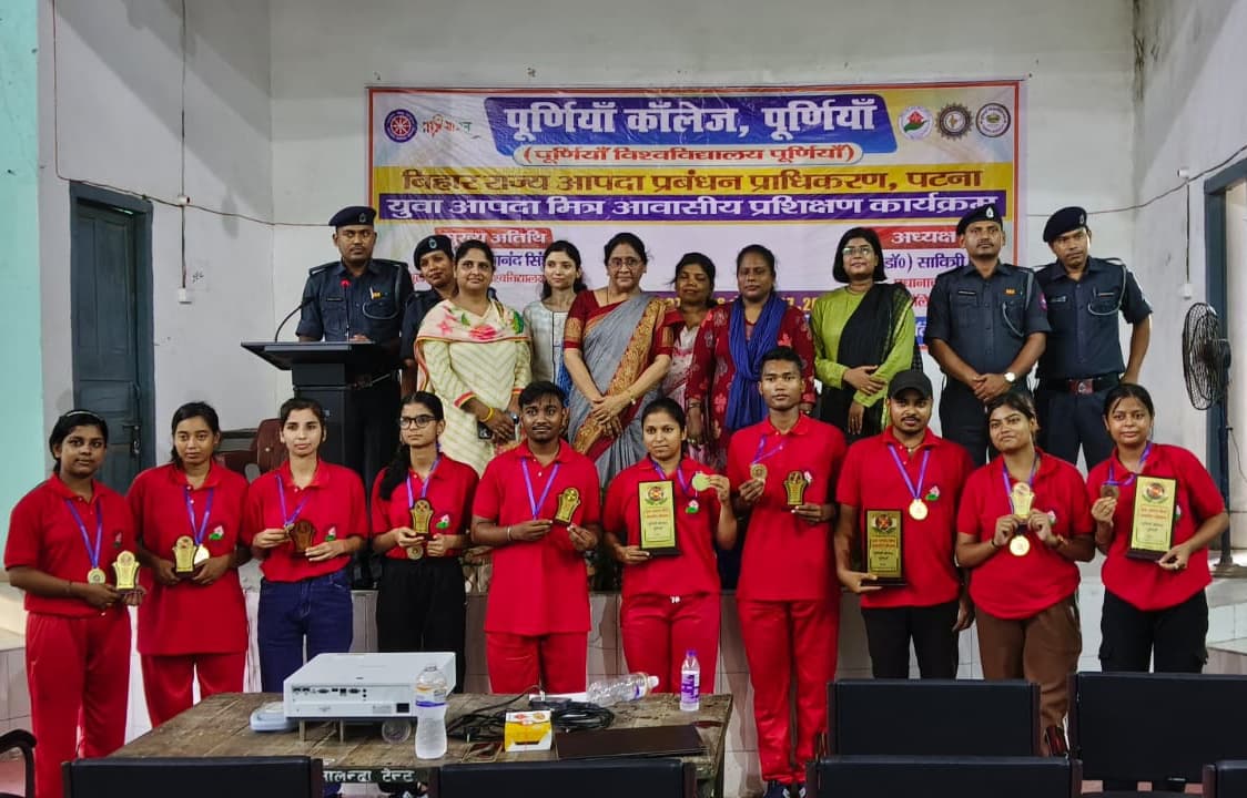 पूर्णिया कॉलेज में जिलास्तरीय आपदा मित्र आवासीय प्रशिक्षण का समापन पूर्णिया कॉलेज में जिलास्तरीय आपदा मित्र आवासीय प्रशिक्षण का समापन