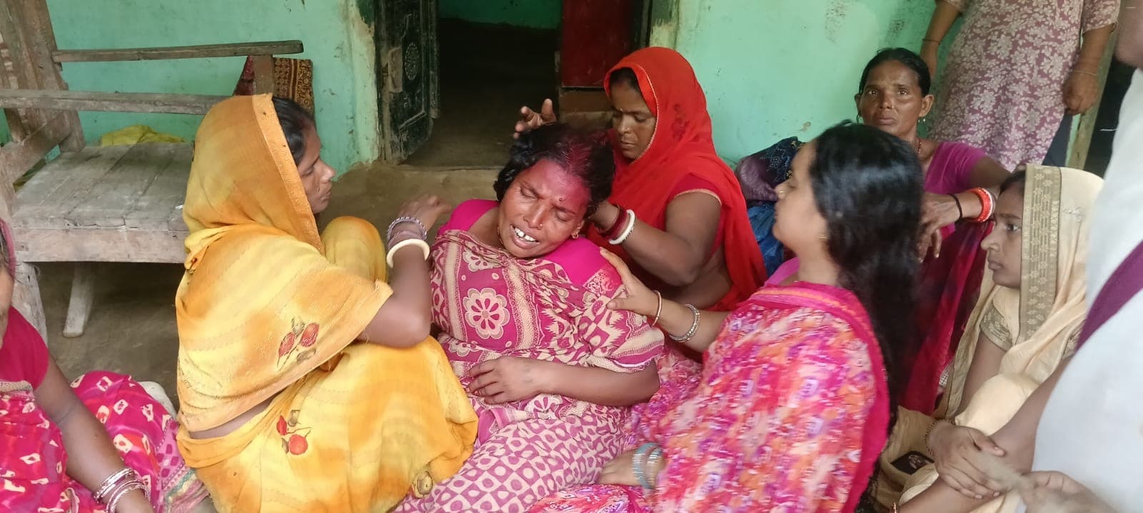 खेत में मोटर का तार जोड़ते समय लगा करेंट, युवा किसान की मौत खेत में मोटर का तार जोड़ते समय लगा करेंट, युवा किसान की मौत