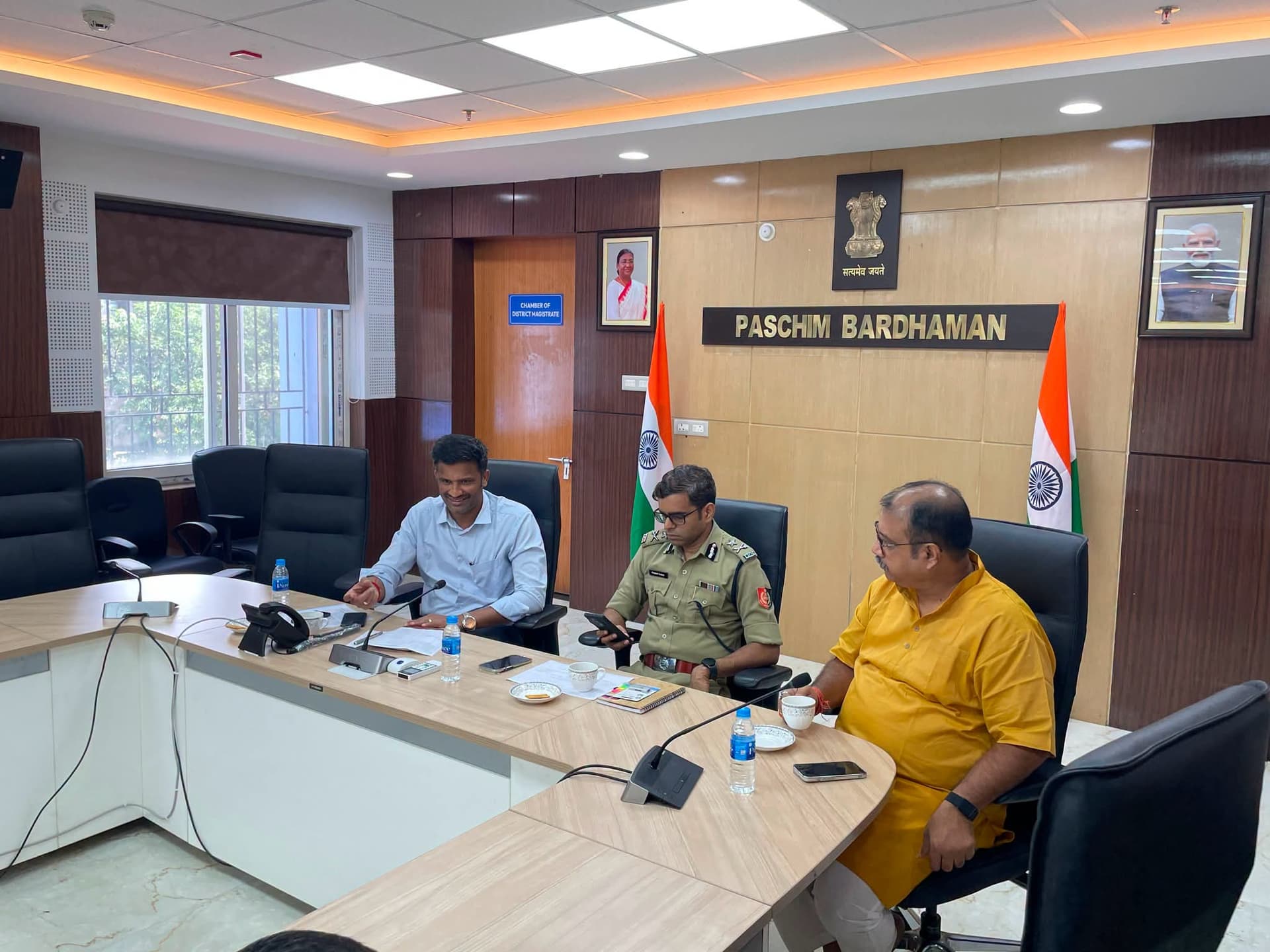 आसनसोल में जिलाधिकारी कार्यालय में रेलवे फ्रेट कॉरिडोर परियोजना पर उच्चस्तरीय बैठक आसनसोल में जिलाधिकारी कार्यालय में रेलवे फ्रेट कॉरिडोर परियोजना पर उच्चस्तरीय बैठक