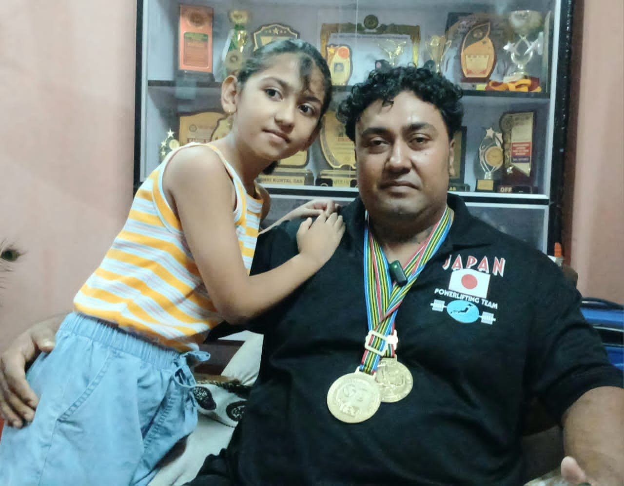 पावरलिफ्टिंग में सोना जीत कर लौटे कुंतल दास का बर्नपुर में स्वागत(फो-300) पावरलिफ्टिंग में सोना जीत कर लौटे कुंतल दास का बर्नपुर में स्वागत(फो-300)