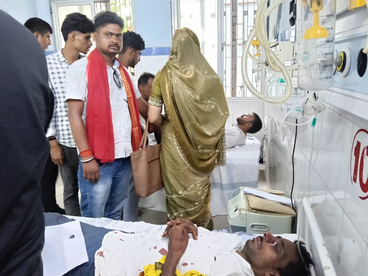 तेज रफ्तार बोलेरो के धक्के से दो युवक घायल तेज रफ्तार बोलेरो के धक्के से दो युवक घायल