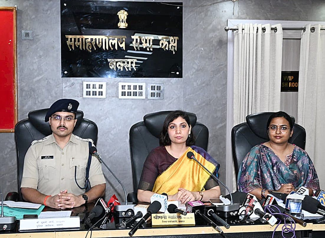 सहयोग शिविर में प्राप्त 4598 आवेदनों में से 3925 के हुए निष्पादन, डीएम ने बताया आठ योजनाओं का हाल सहयोग शिविर में प्राप्त 4598 आवेदनों में से 3925 के हुए निष्पादन, डीएम ने बताया आठ योजनाओं का हाल