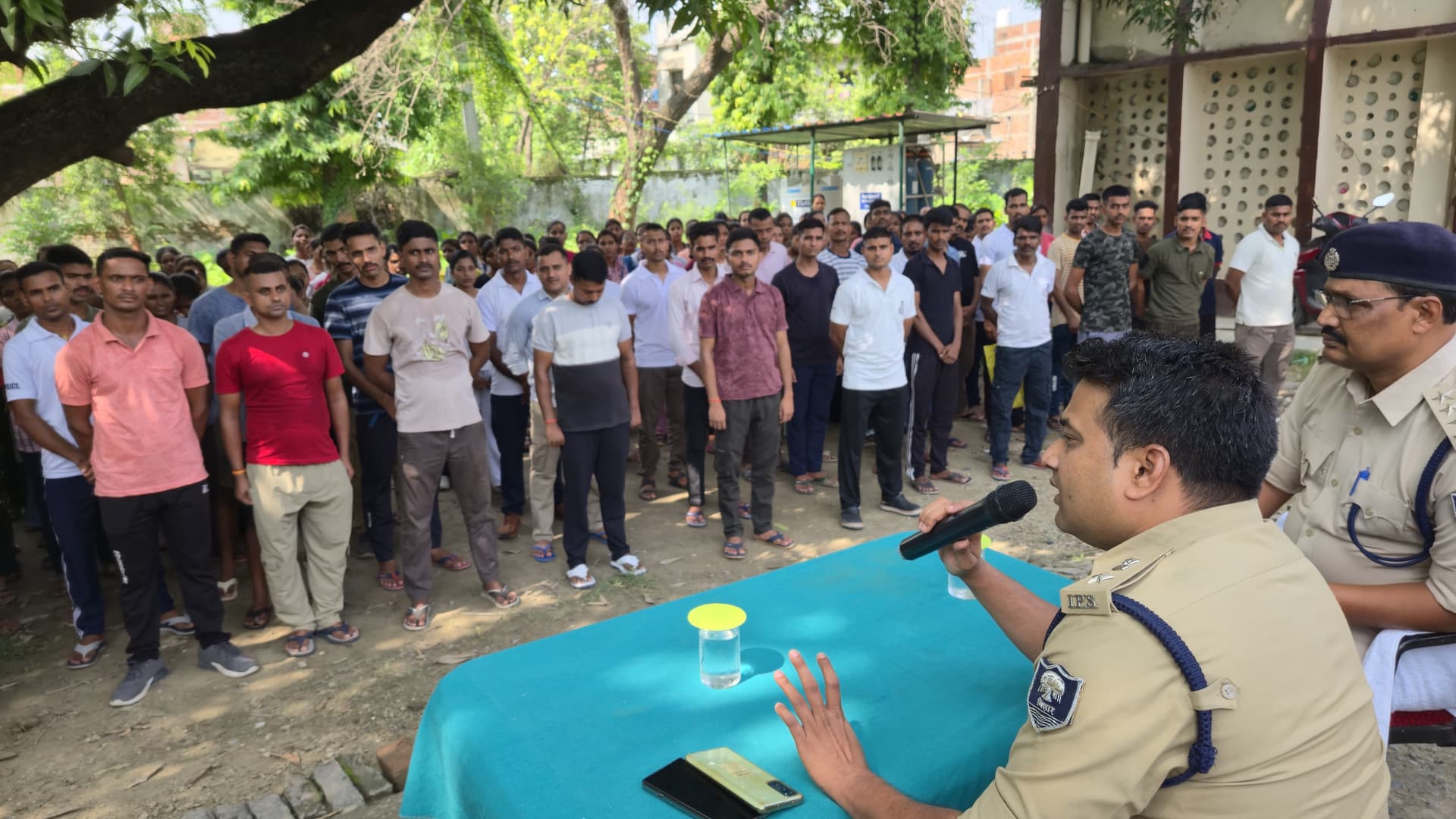 नव नियुक्त सिपाहियों को एसपी ने दिलाया कर्तव्यनिष्ठा का संदेश नव नियुक्त सिपाहियों को एसपी ने दिलाया कर्तव्यनिष्ठा का संदेश