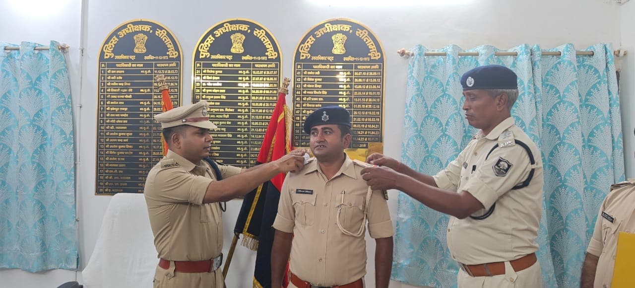सीतामढ़ी में 30 पीटीसी बने एएसआई, एसपी ने लगाया रैंक बैज