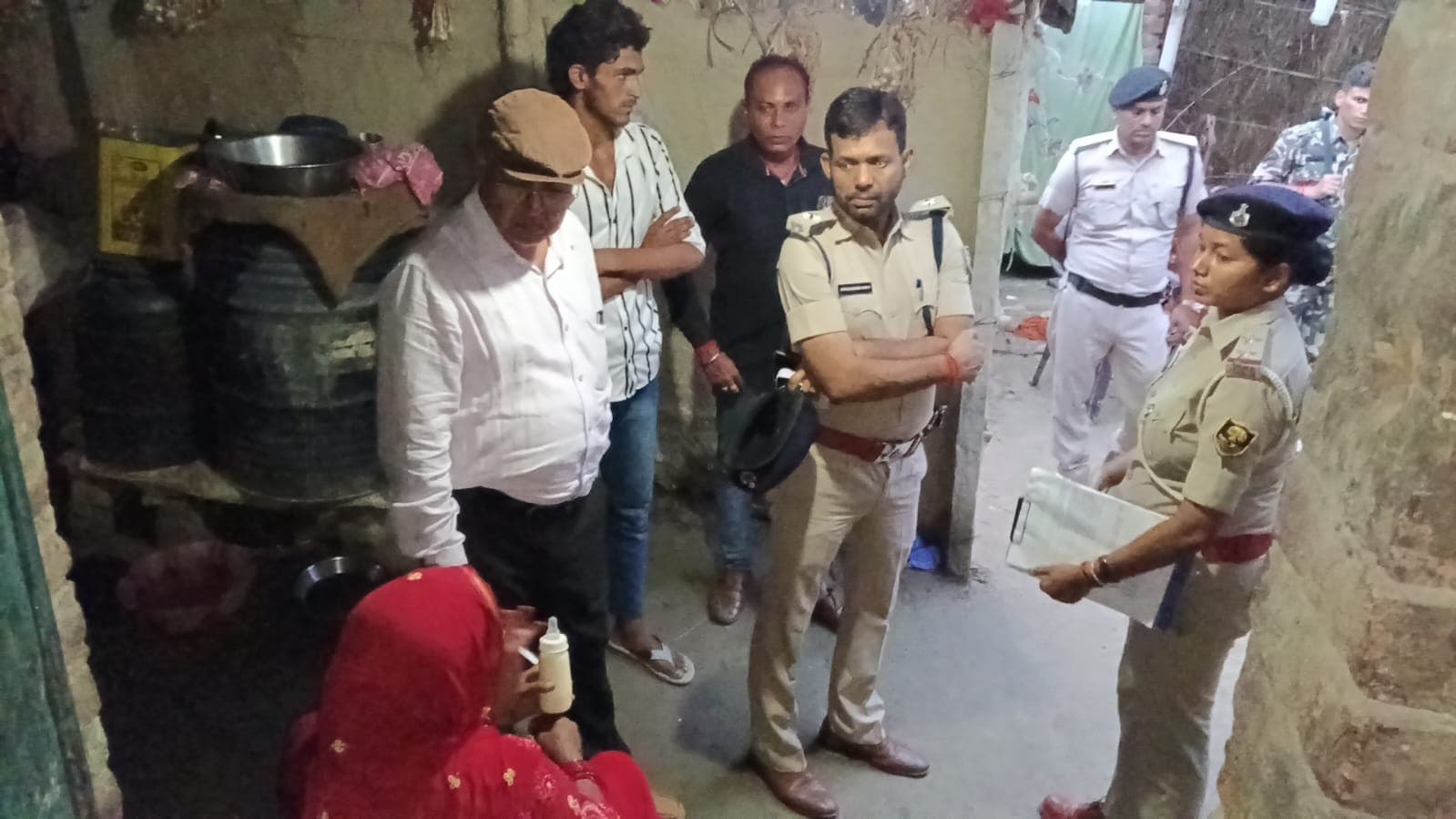 नरकटियागंज में विवाहिता का फंदे से लटका मिला शव, हत्या की आशंका नरकटियागंज में विवाहिता का फंदे से लटका मिला शव, हत्या की आशंका