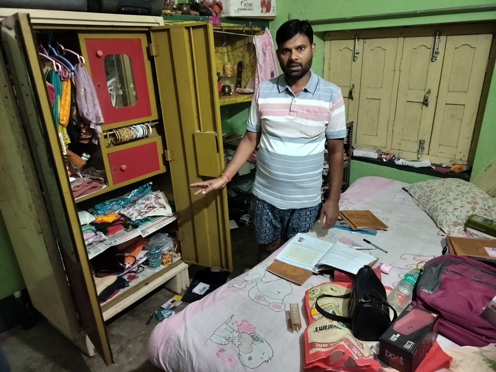 शिक्षक के किराये के मकान से दो लाख की संपत्ति चोरी शिक्षक के किराये के मकान से दो लाख की संपत्ति चोरी