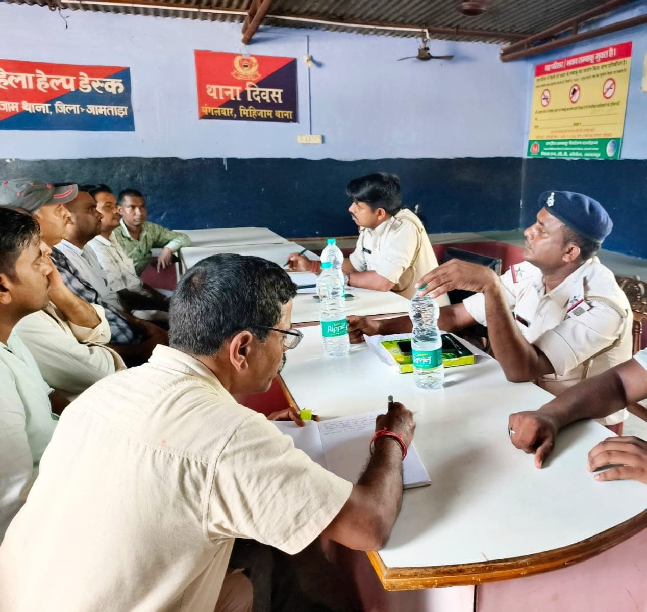 स्वर्ण व्यवसायिक प्रतिष्ठानों की सुरक्षा पर हुआ मंथन स्वर्ण व्यवसायिक प्रतिष्ठानों की सुरक्षा पर हुआ मंथन