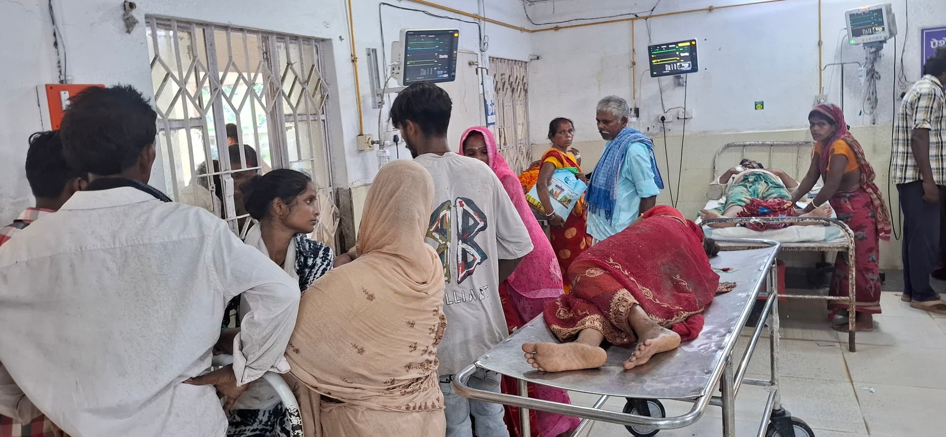 स्मैक पीने से मना करने पर पिता और भाई को चाकू व लाठी-डंडों से पीटकर किया लहूलुहान स्मैक पीने से मना करने पर पिता और भाई को चाकू व लाठी-डंडों से पीटकर किया लहूलुहान