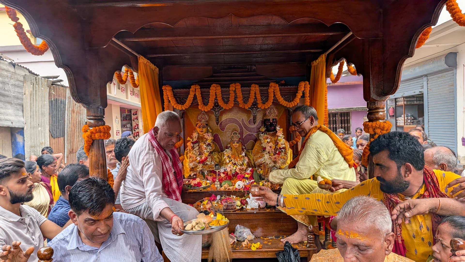जय जगन्नाथ के जयघोष से गूंजा ठाकुरगंज जय जगन्नाथ के जयघोष से गूंजा ठाकुरगंज