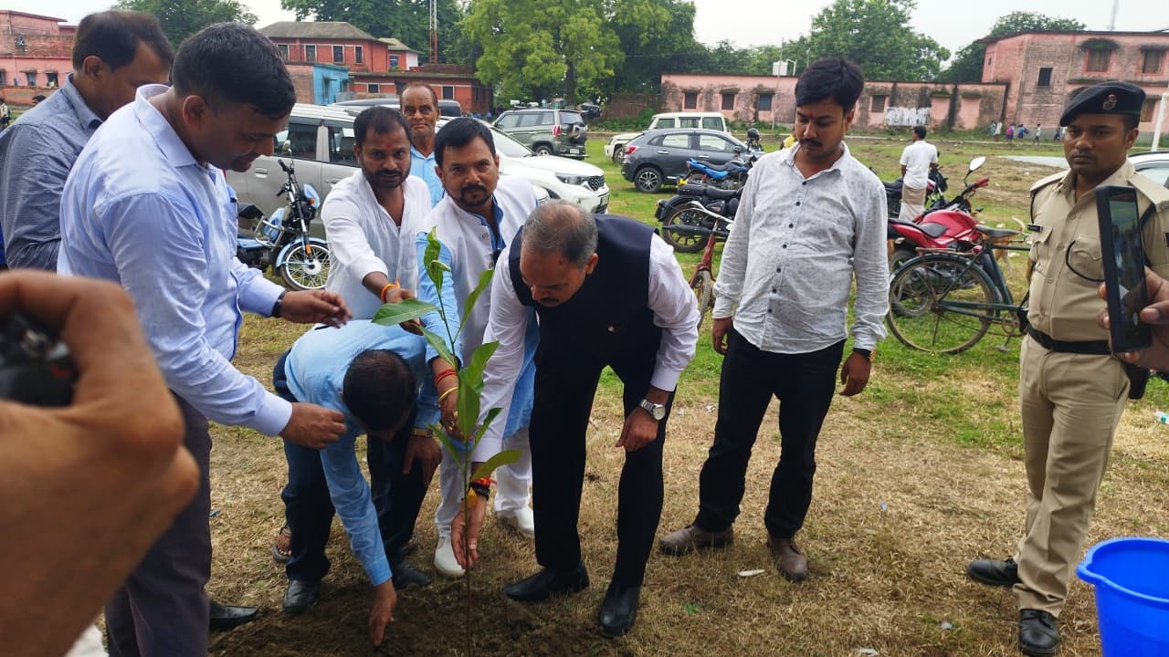 जलालगढ़ डिग्री महाविद्यालय में कुलपति ने किया पौधरोपण जलालगढ़ डिग्री महाविद्यालय में कुलपति ने किया पौधरोपण