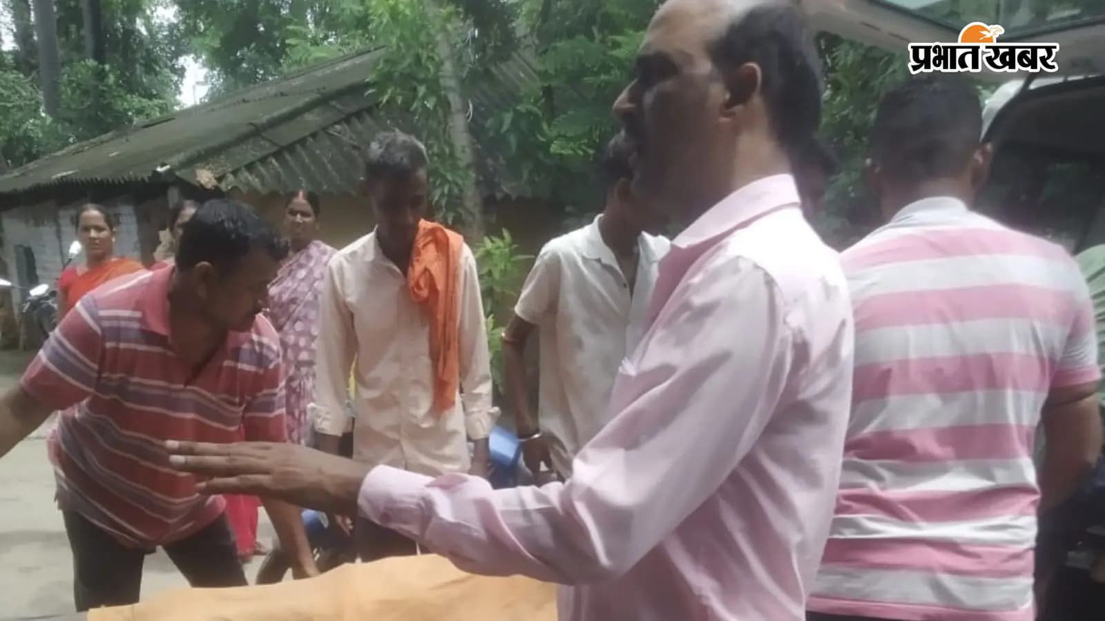 वज्रपात में वृद्ध की मौत महिला घायल वज्रपात में वृद्ध की मौत महिला घायल