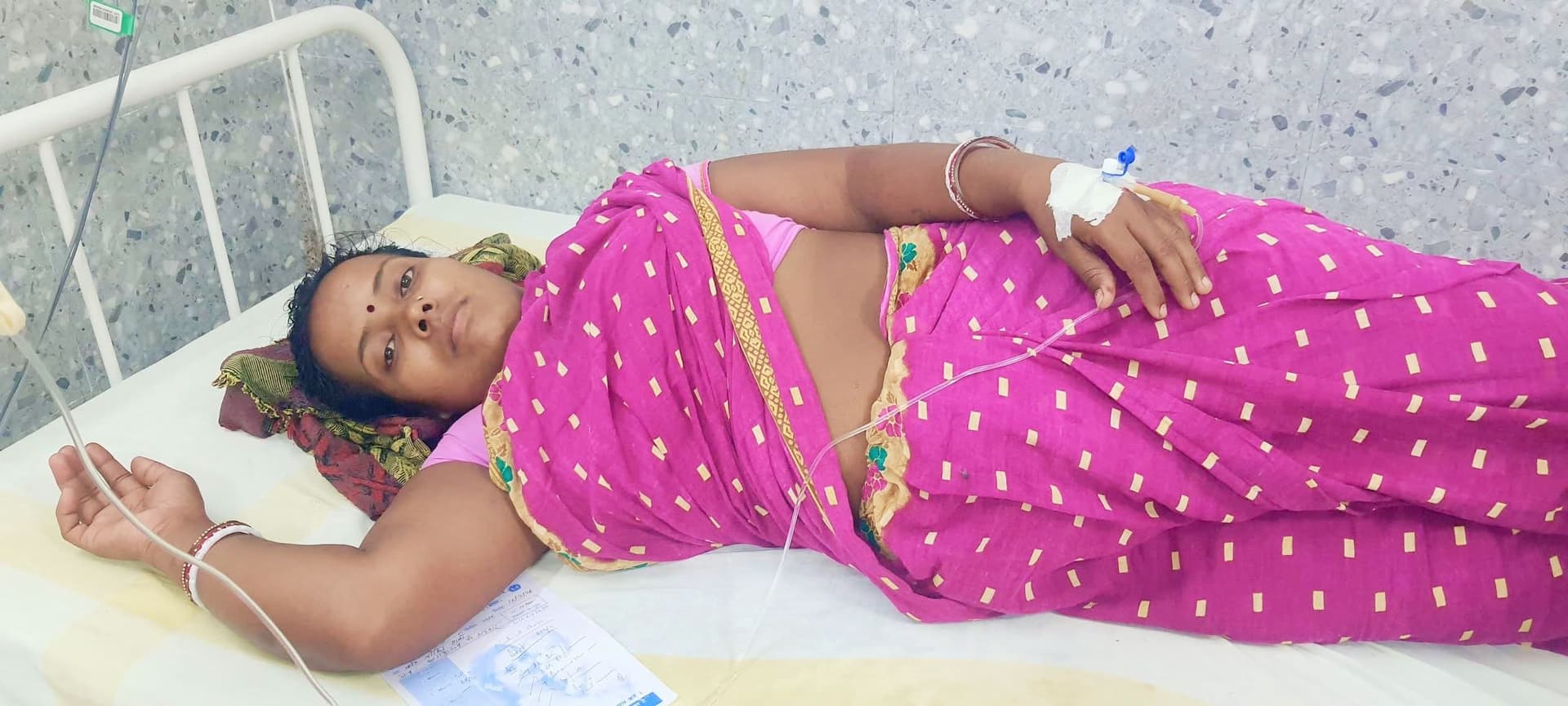 चापाकल बना मौत का जाल : पानी भरने गई महिला को लगा करंट, बेहोश होकर गिरी चापाकल बना मौत का जाल : पानी भरने गई महिला को लगा करंट, बेहोश होकर गिरी