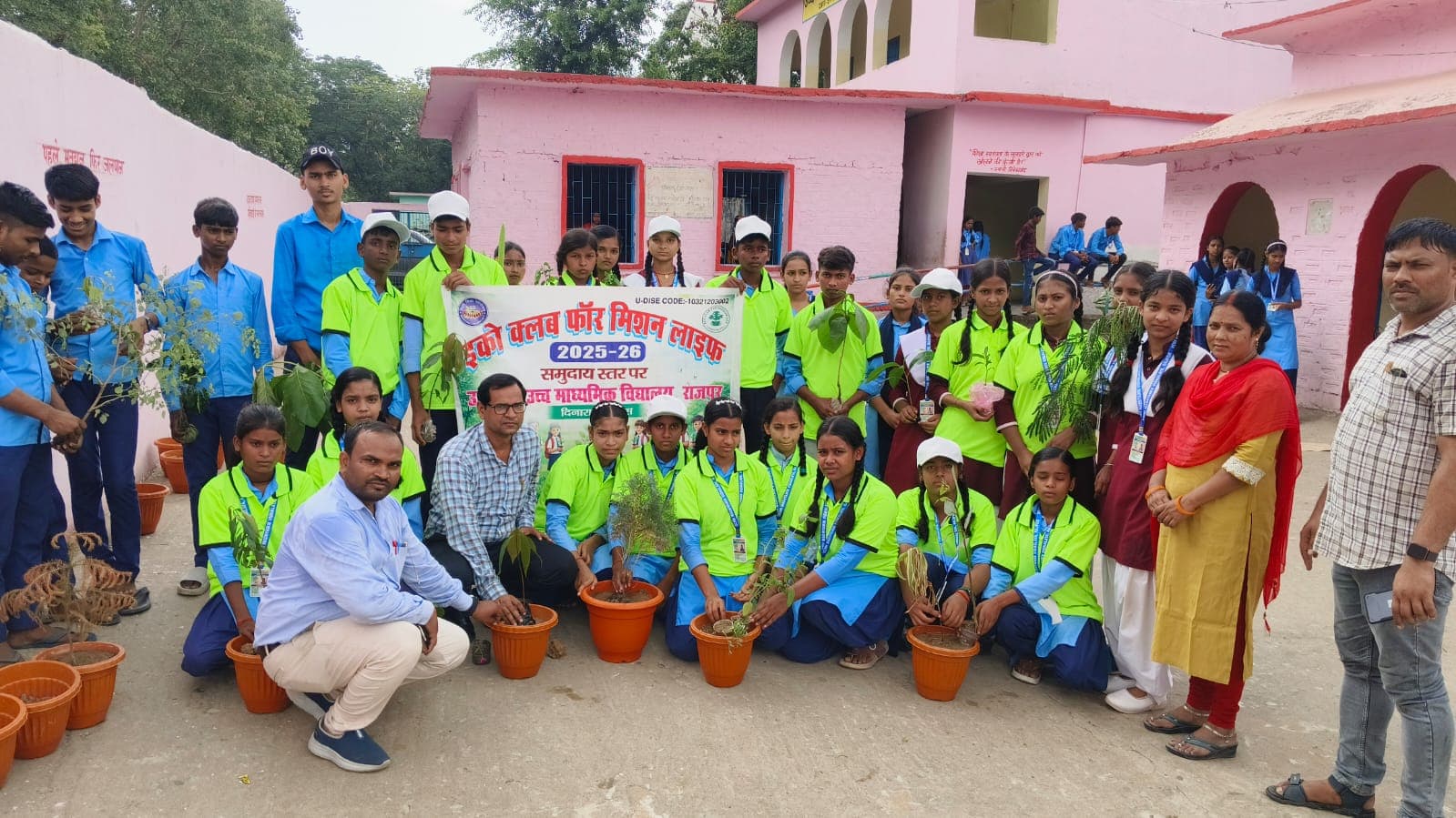 स्वच्छ परिसर और स्वस्थ परिसर अभियान के तहत राजपुर स्कूल में वृक्षारोपण स्वच्छ परिसर और स्वस्थ परिसर अभियान के तहत राजपुर स्कूल में वृक्षारोपण