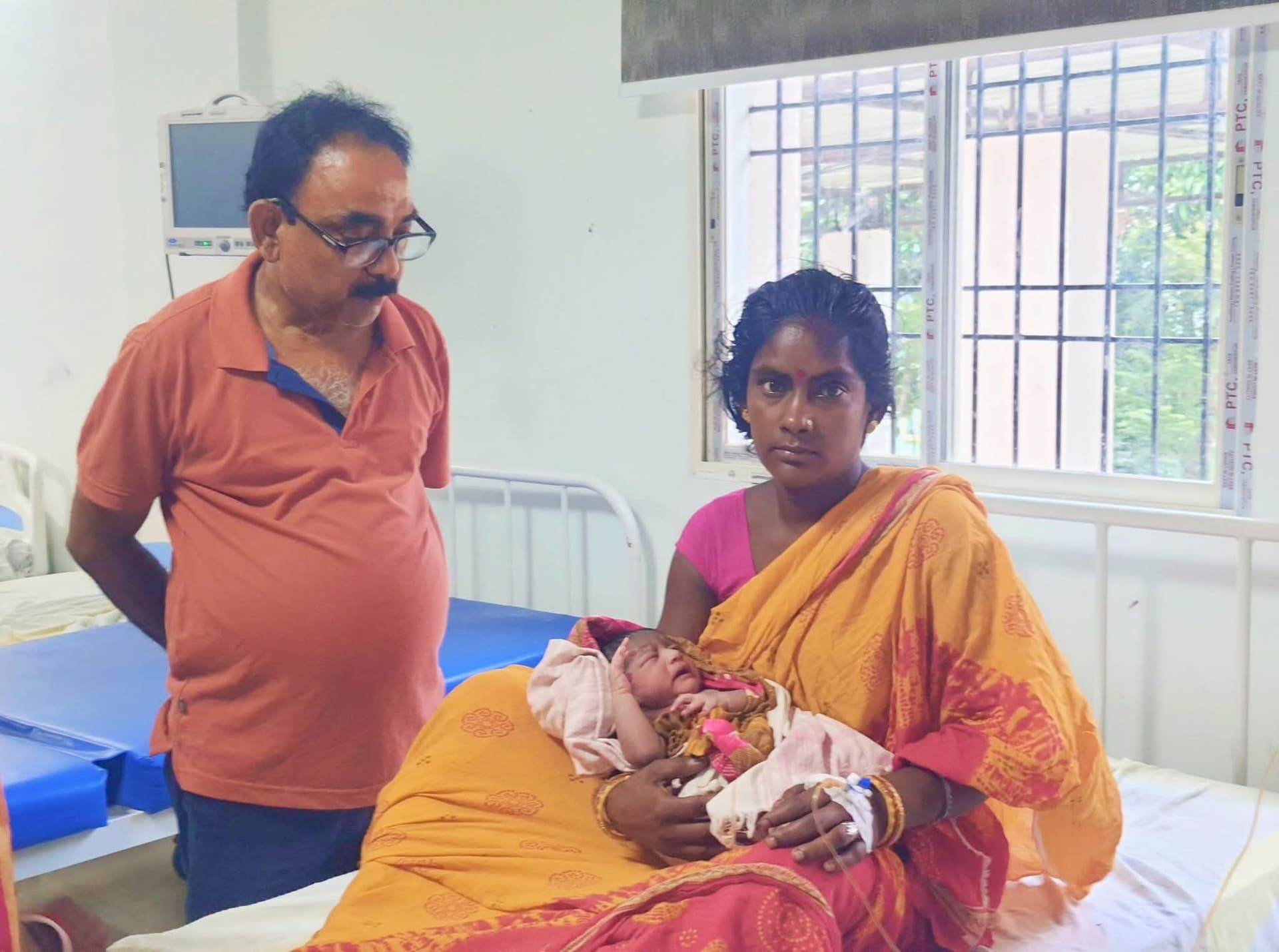 तीस वर्ष की महिला ने आठवीं बार दिया बच्चे को जन्म, चिकित्सकों की पहल पर बंध्याकरण के लिए हुई तैयार तीस वर्ष की महिला ने आठवीं बार दिया बच्चे को जन्म, चिकित्सकों की पहल पर बंध्याकरण के लिए हुई तैयार