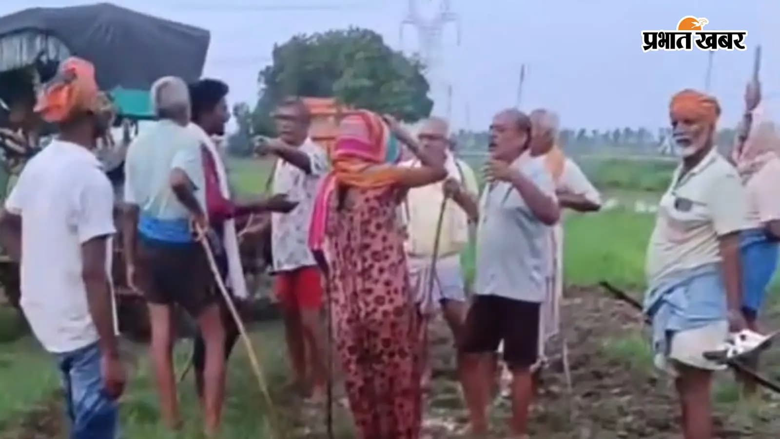 आपसी विवाद का वीडियो सोशल मीडिया पर वायरल आपसी विवाद का वीडियो सोशल मीडिया पर वायरल