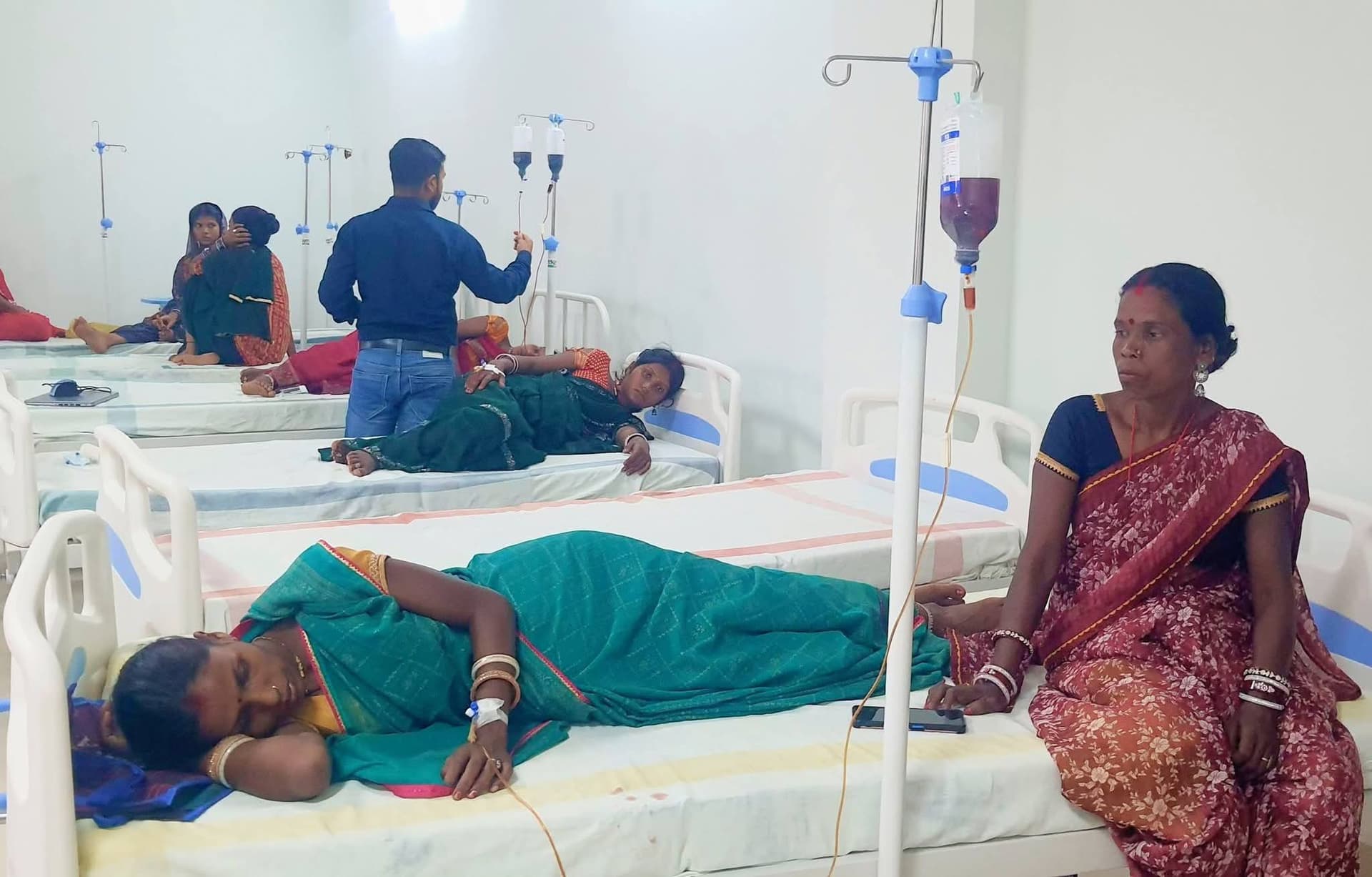 एनीमिया पर स्वास्थ्य विभाग का बड़ा प्रहार : कटोरिया सीएचसी में 8 गर्भवती महिलाओं को लगा विशेष एफसीएम इंजेक्शन, अब तेजी से बढ़ेगा हीमोग्लोबिन एनीमिया पर स्वास्थ्य विभाग का बड़ा प्रहार : कटोरिया सीएचसी में 8 गर्भवती महिलाओं को लगा विशेष एफसीएम इंजेक्शन, अब तेजी से बढ़ेगा हीमोग्लोबिन