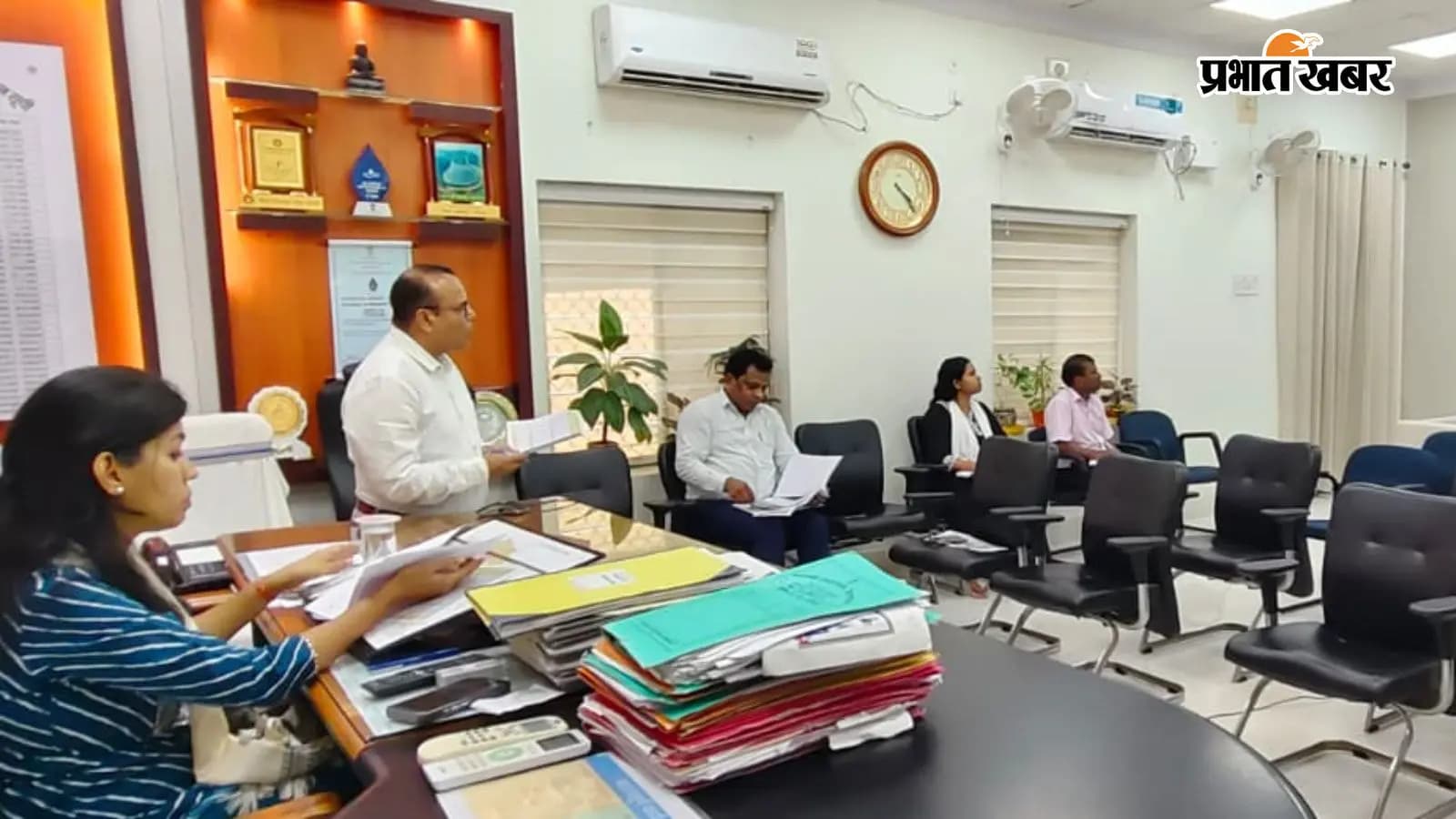 एक सप्ताह में शत-प्रतिशत सीएमआर आपूर्ति सुनिश्चित करें, लापरवाही पर होगी कार्रवाई : डीएम उदिता सिंह एक सप्ताह में शत-प्रतिशत सीएमआर आपूर्ति सुनिश्चित करें, लापरवाही पर होगी कार्रवाई : डीएम उदिता सिंह