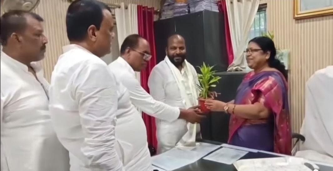 रमेश झा महिला महाविद्यालय का विधायक ने लिया जायजा रमेश झा महिला महाविद्यालय का विधायक ने लिया जायजा