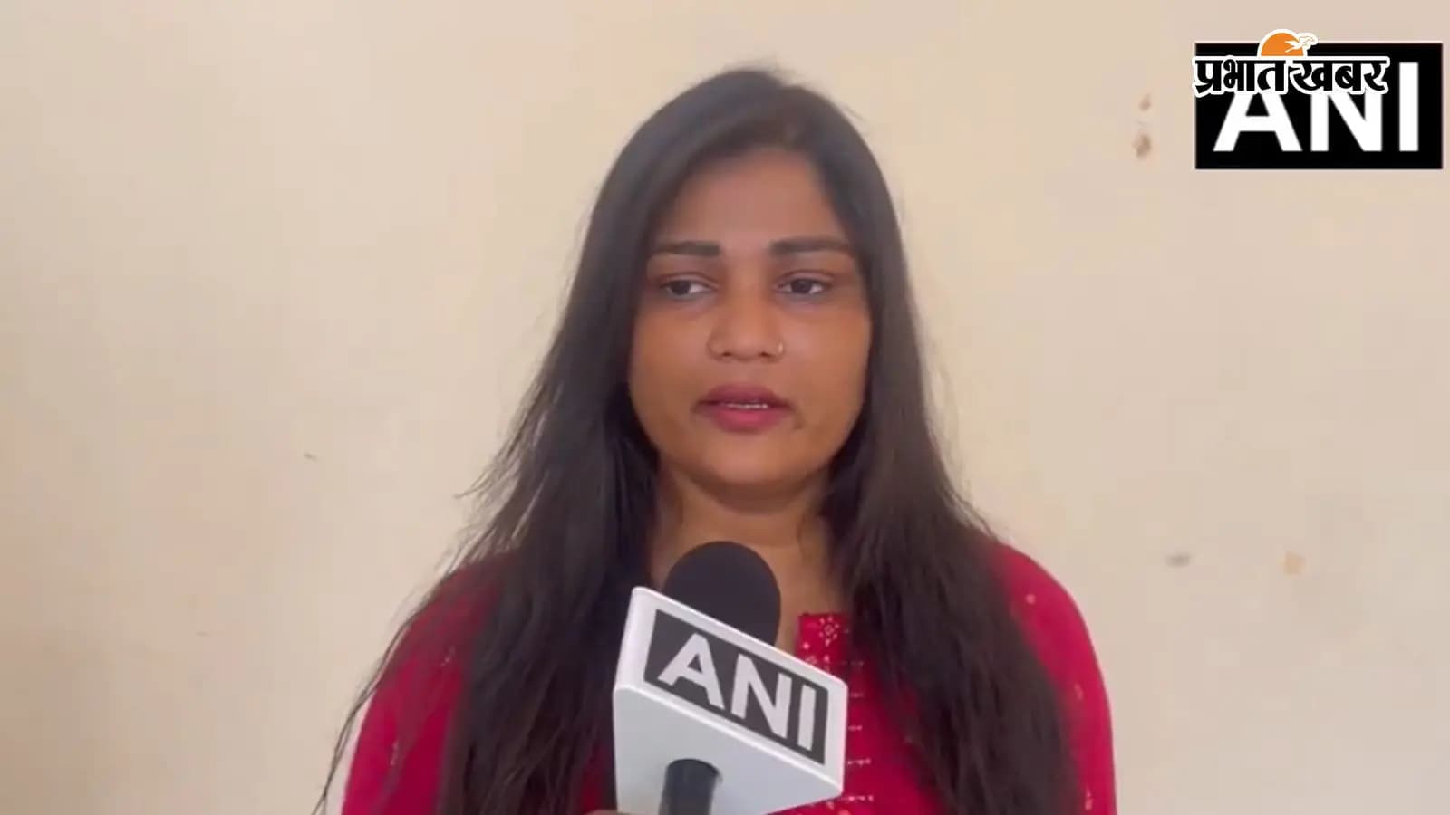 हैदराबाद में जिस छात्र को कथित तौर पर धार्मिक होमवर्क दिया गया था, उसकी रिश्तेदार सुप्रिया गौड़ हैदराबाद में जिस छात्र को कथित तौर पर धार्मिक होमवर्क दिया गया था, उसकी रिश्तेदार सुप्रिया गौड़