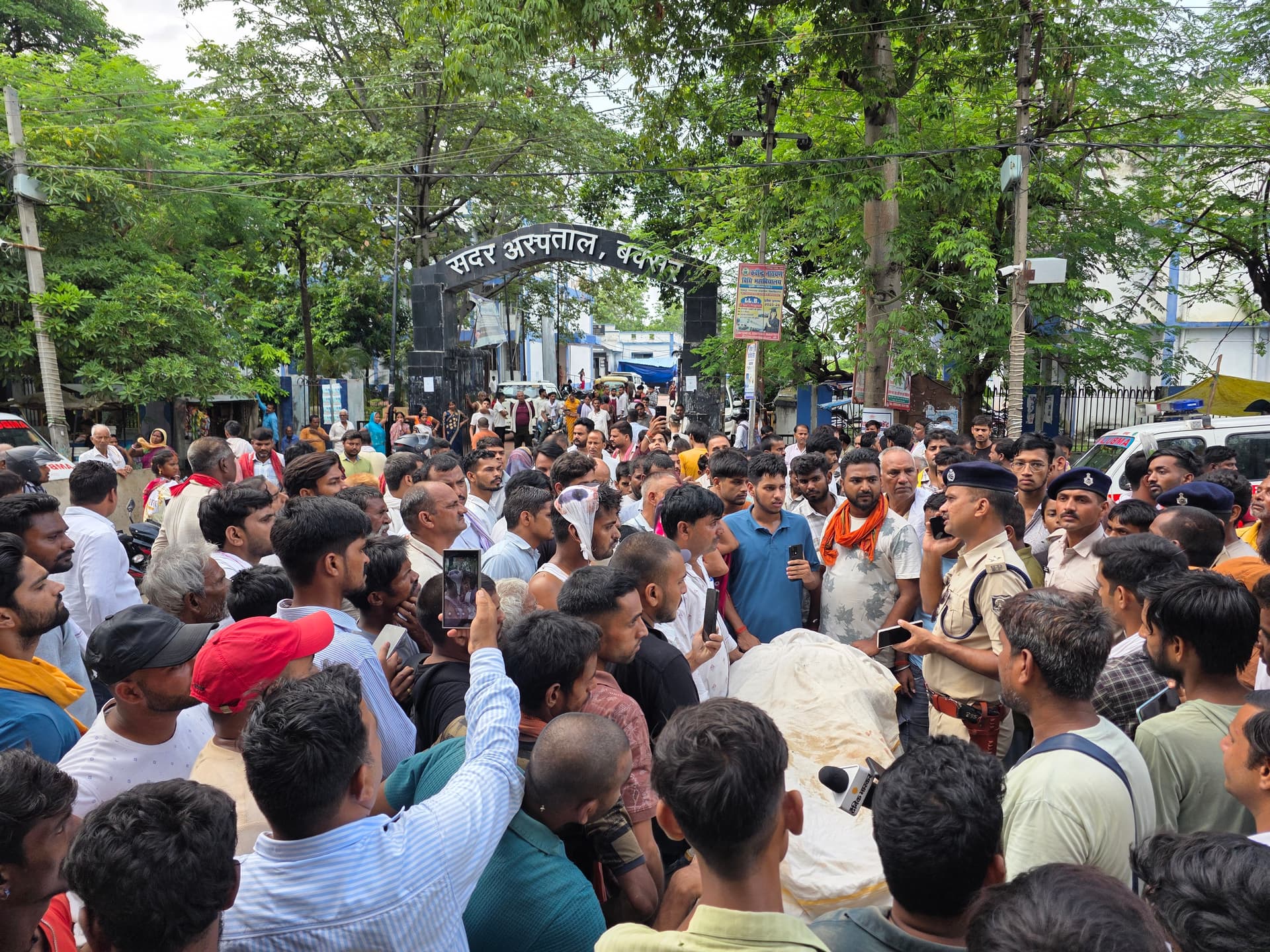 डेढ़ बीघा जमीन विवाद में कुकुढ़ा पंचायत के सरपंच की लाठी-डंडे से पीट-पीटकर हत्या डेढ़ बीघा जमीन विवाद में कुकुढ़ा पंचायत के सरपंच की लाठी-डंडे से पीट-पीटकर हत्या