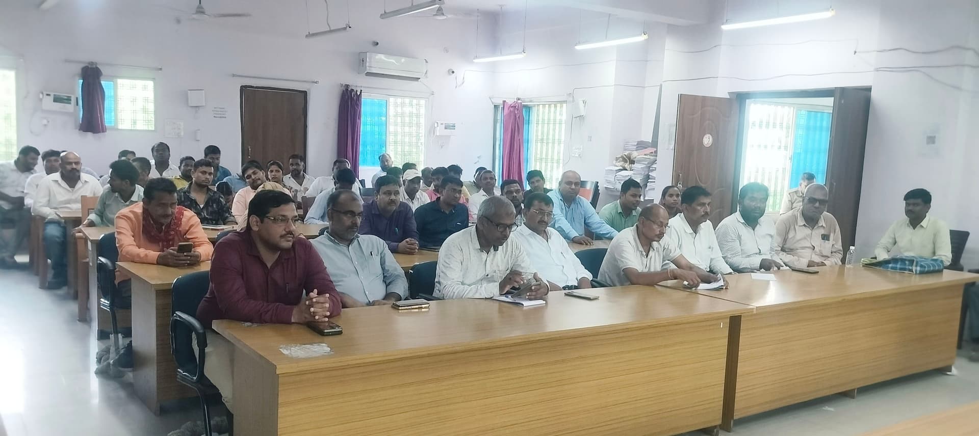 भारी बारिश की चेतावनी: बारुण में प्रशासन अलर्ट, आपदा प्रबंधन को लेकर हुई आपातकालीन बैठक भारी बारिश की चेतावनी: बारुण में प्रशासन अलर्ट, आपदा प्रबंधन को लेकर हुई आपातकालीन बैठक