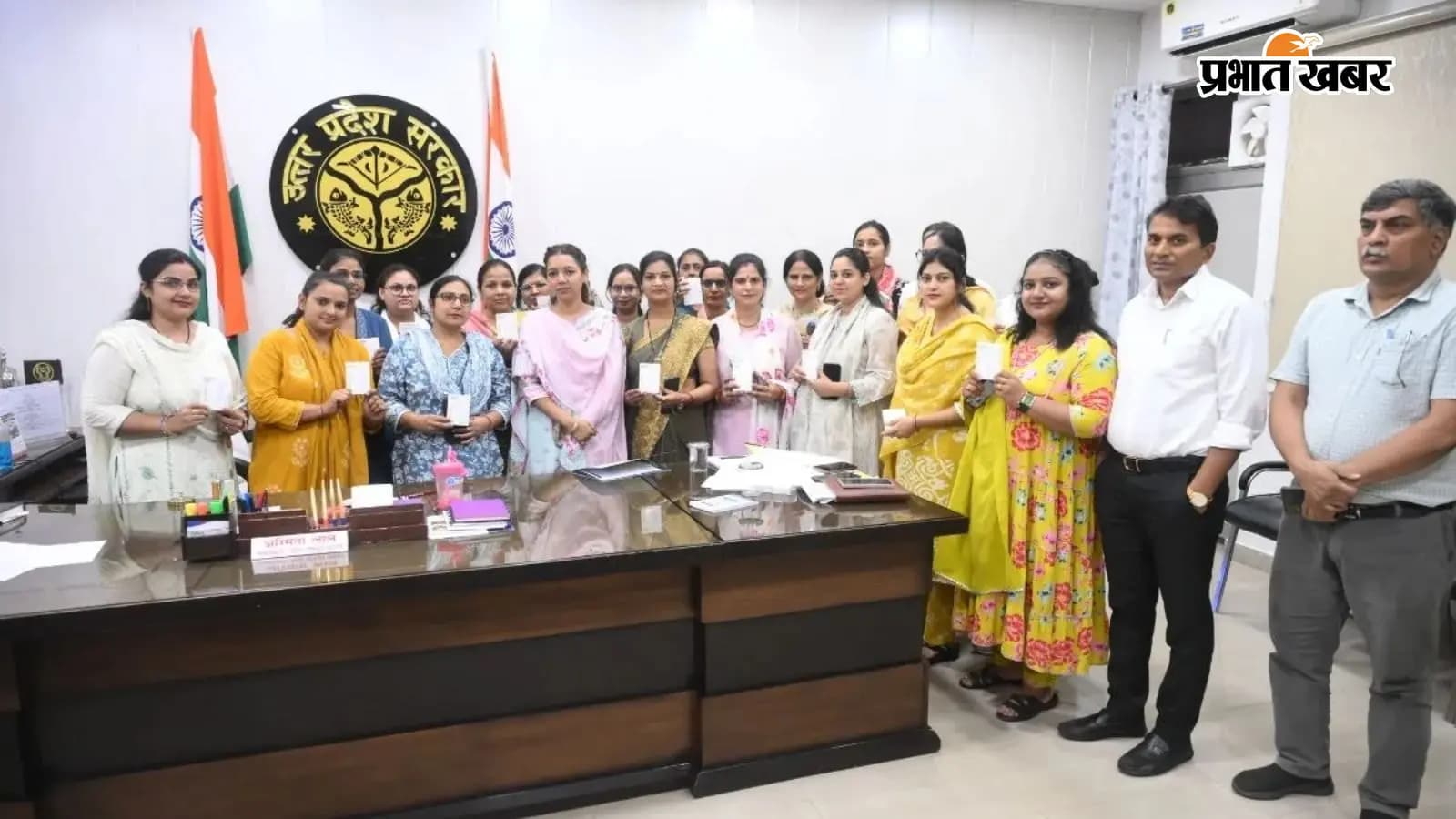अस्मिता लाल ने महिलाओं को की-चेन अलार्म सुरक्षा डिवाइस वितरित किए (क्रेडिट सोशल मीडिया) अस्मिता लाल ने महिलाओं को की-चेन अलार्म सुरक्षा डिवाइस वितरित किए (क्रेडिट सोशल मीडिया)