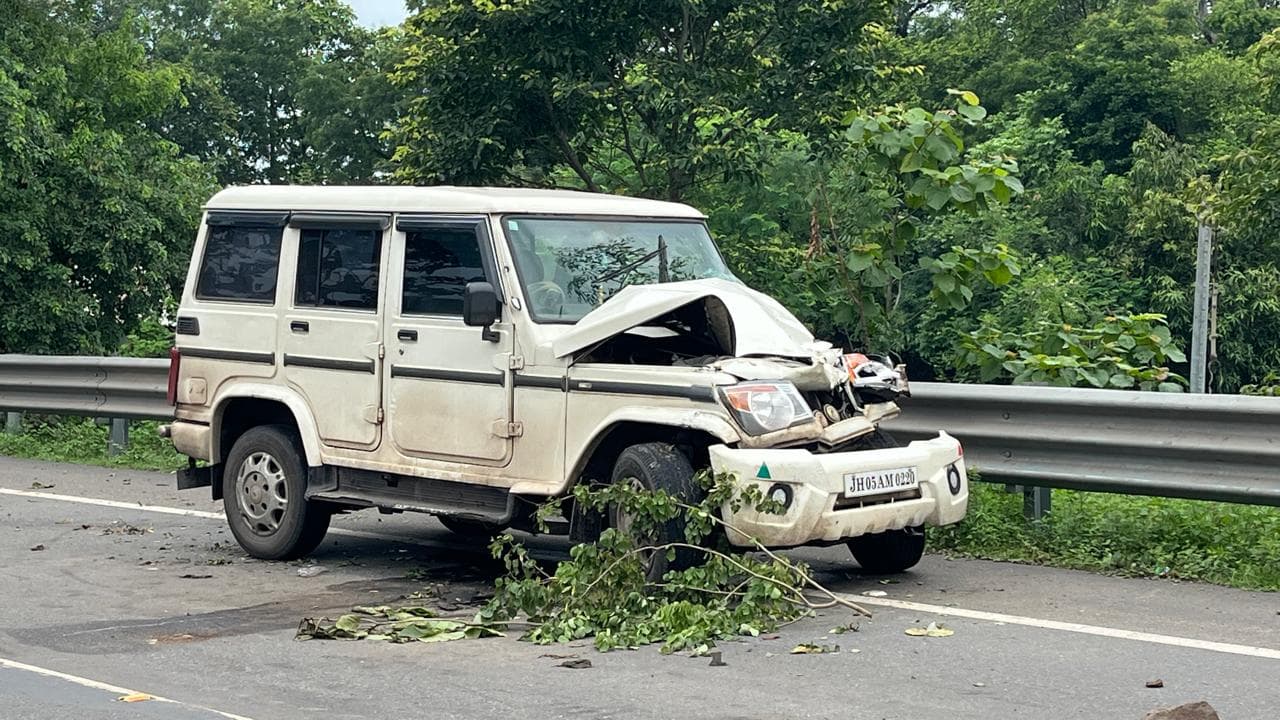 गोबिंदपुर के पास अज्ञात वाहन से भिड़ी बोलेरो, चालक वाहन छोड़कर फरार गोबिंदपुर के पास अज्ञात वाहन से भिड़ी बोलेरो, चालक वाहन छोड़कर फरार