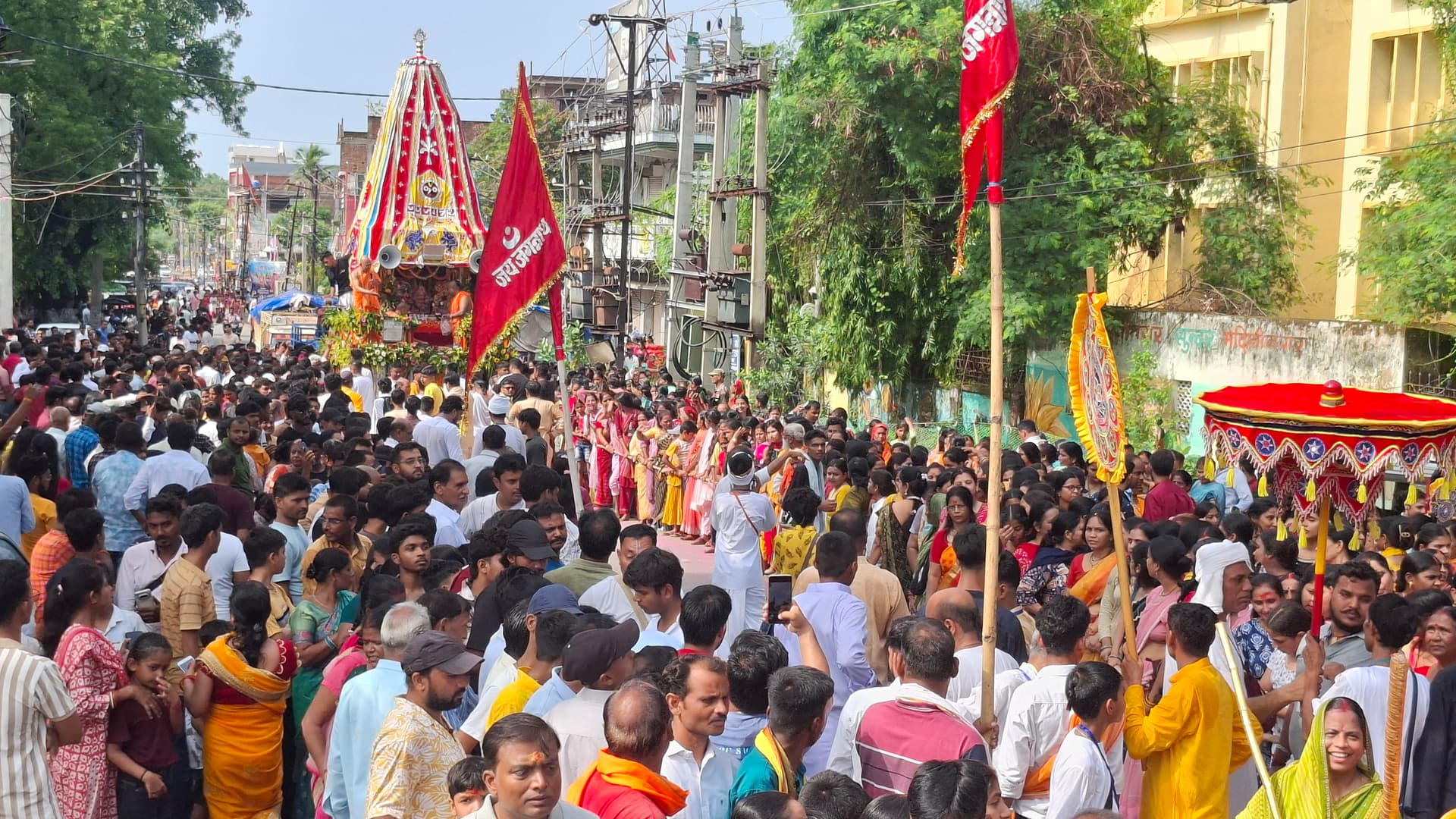 पलामू के मेदिनीनगर में निकली रथयात्रा, उमड़ा भक्तों का सैलाब पलामू के मेदिनीनगर में निकली रथयात्रा, उमड़ा भक्तों का सैलाब
