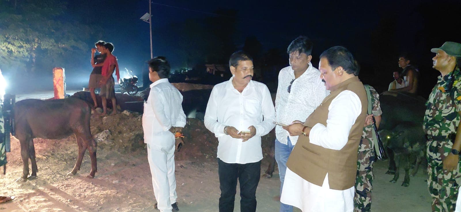 बेलसारा वितरणी नहर पुल पर उठे सवाल, सांसद ने किया निरीक्षण बेलसारा वितरणी नहर पुल पर उठे सवाल, सांसद ने किया निरीक्षण