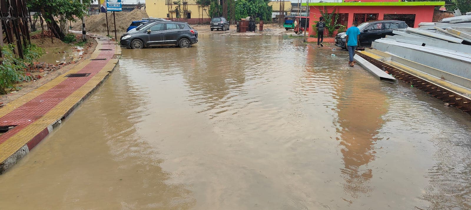 उमस के साथ झमाझम बारिश से बिगड़ी शहर की सूरत, जल-जमाव से परेशानी उमस के साथ झमाझम बारिश से बिगड़ी शहर की सूरत, जल-जमाव से परेशानी