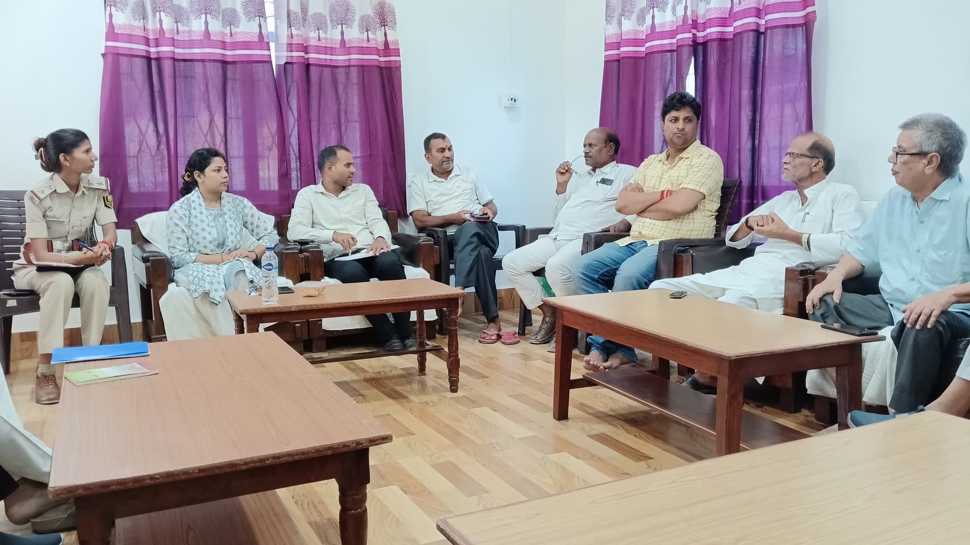 सीएम के संभावित कार्यक्रम को लेकर थावे मंदिर में व्यापक तैयारी का निर्णय सीएम के संभावित कार्यक्रम को लेकर थावे मंदिर में व्यापक तैयारी का निर्णय