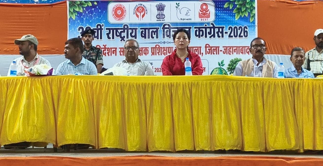 स्थानीय समस्याओं के वैज्ञानिक समाधान खोजने के लिए बच्चों को डी एम ने किया प्रेरित स्थानीय समस्याओं के वैज्ञानिक समाधान खोजने के लिए बच्चों को डी एम ने किया प्रेरित