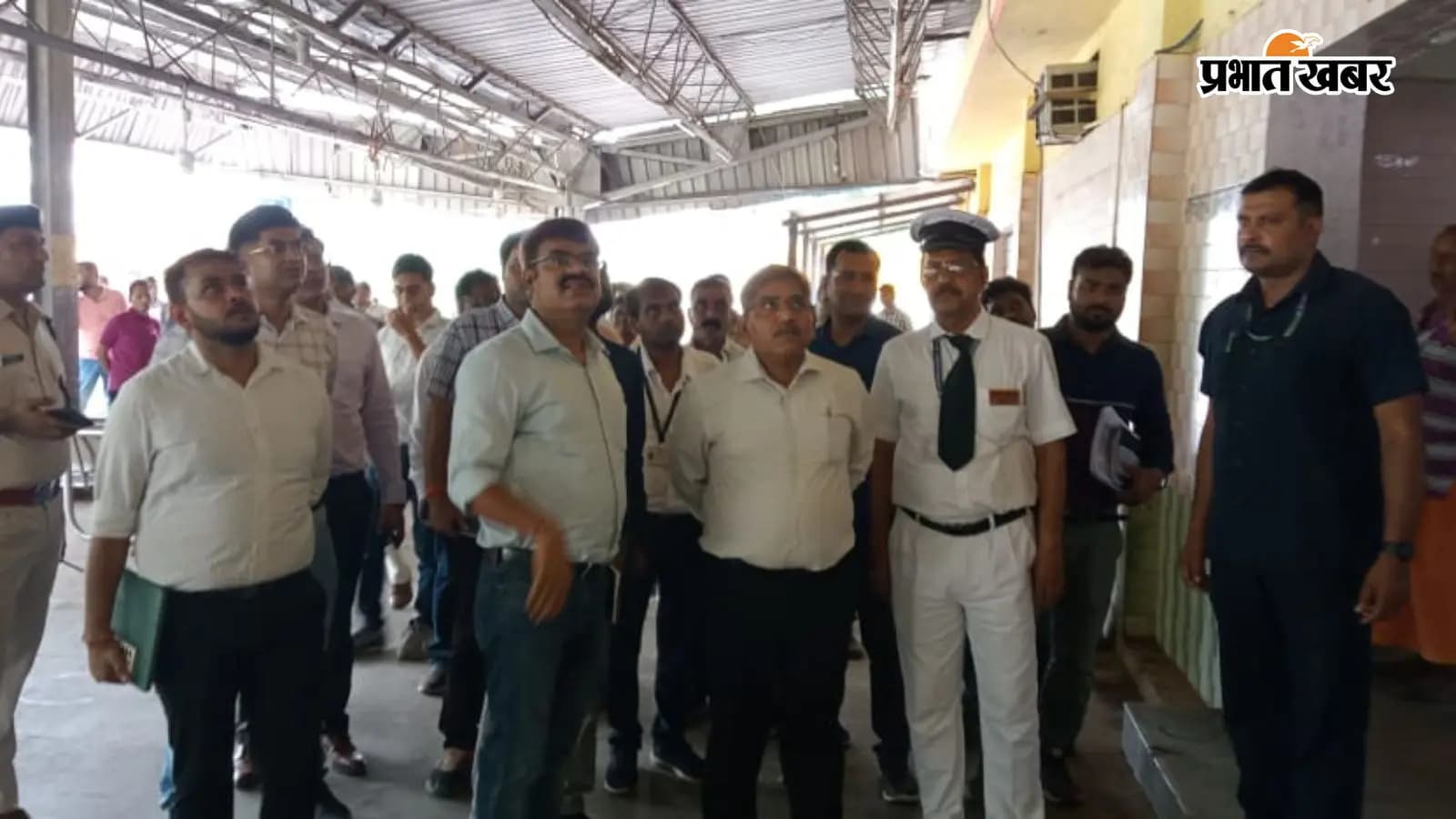 निरीक्षण के लिए पहुंचे डीआरएम निरीक्षण के लिए पहुंचे डीआरएम