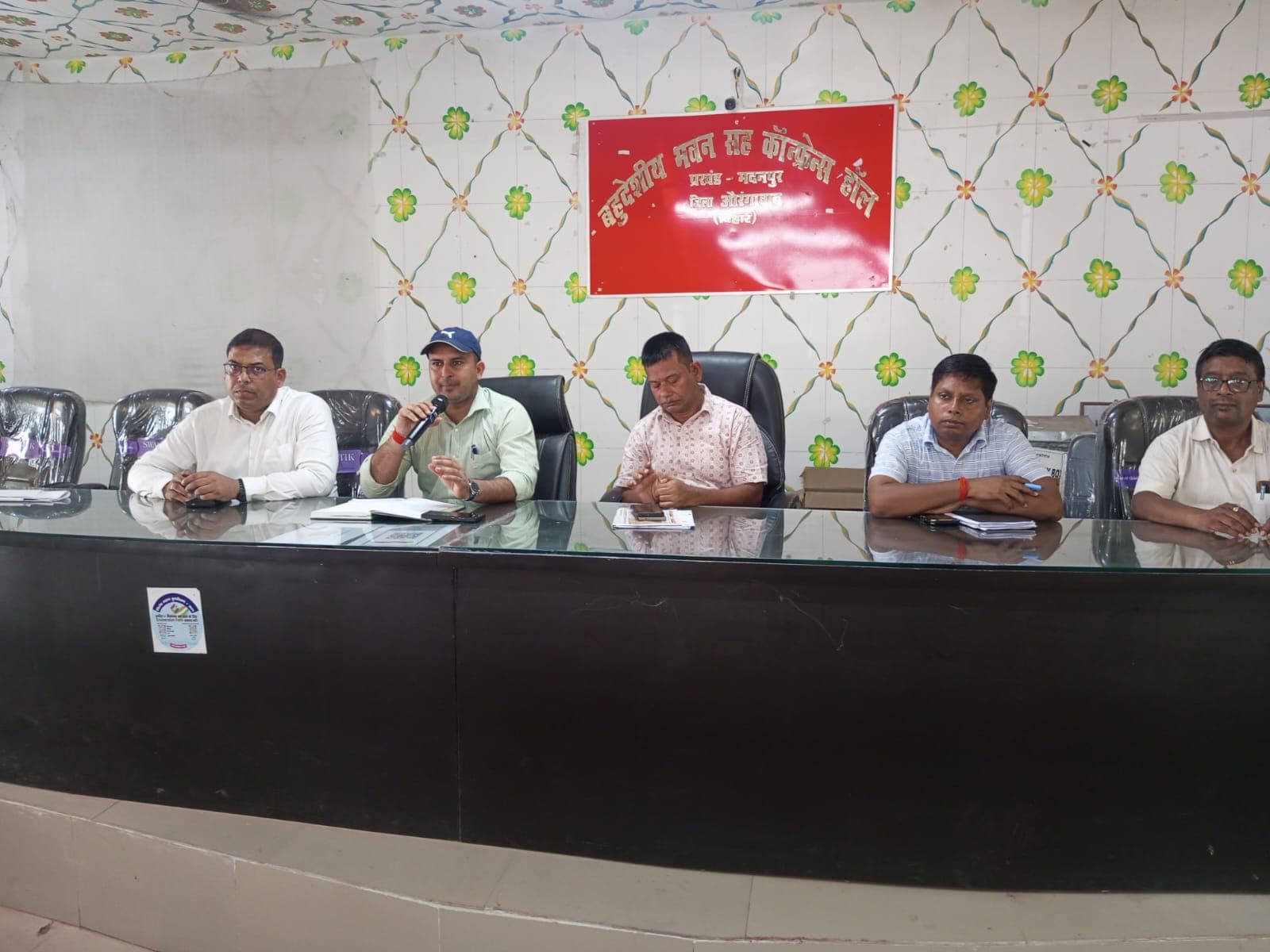 संभावित बाढ़ व जल जमाव से निपटने को लेकर मदनपुर में समीक्षा बैठक संभावित बाढ़ व जल जमाव से निपटने को लेकर मदनपुर में समीक्षा बैठक