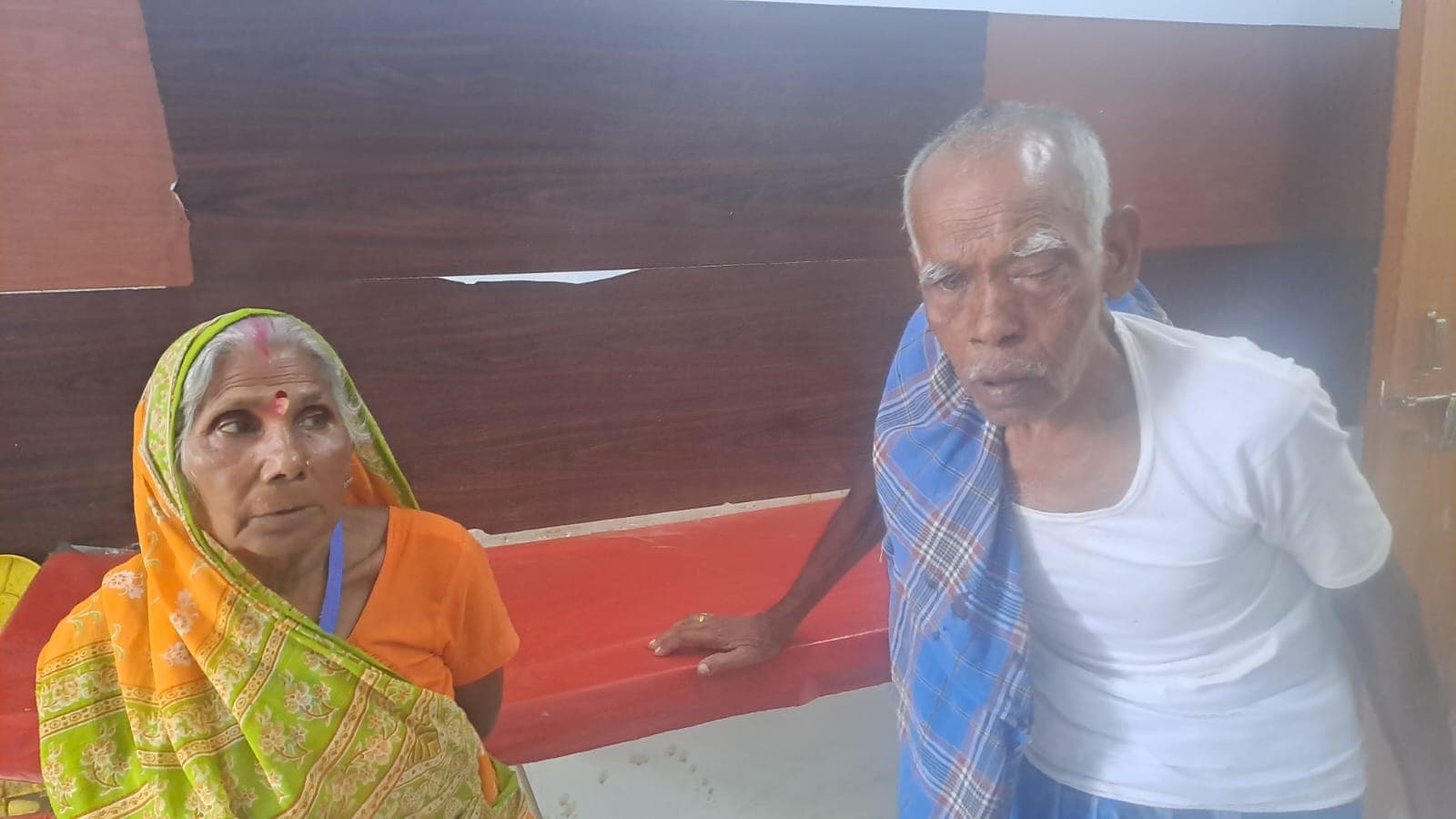 भोरे में कलयुगी बहू ने मामूली विवाद में सास-ससुर को पीटा, घायल ससुर अस्पताल में भर्ती भोरे में कलयुगी बहू ने मामूली विवाद में सास-ससुर को पीटा, घायल ससुर अस्पताल में भर्ती