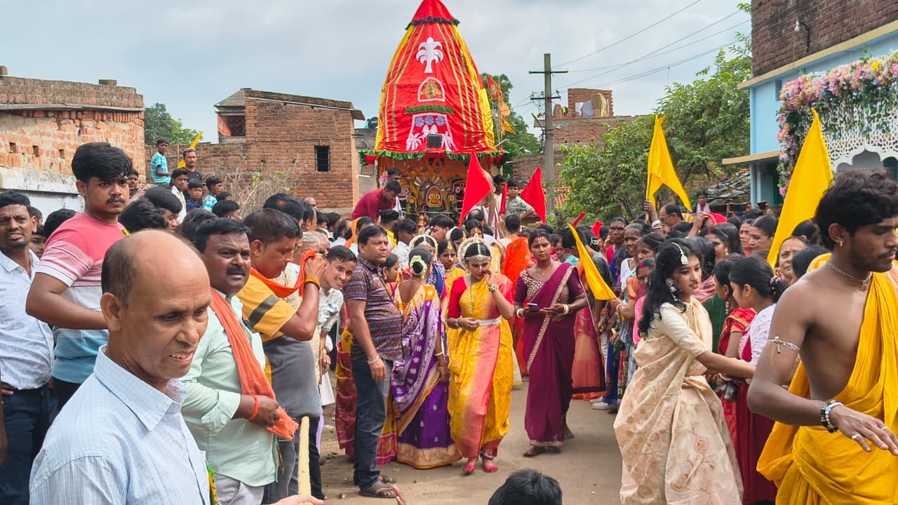 देवग्राम में इसकोन परिवार की भव्य रथयात्रा, चार वर्षों से जारी परंपरा