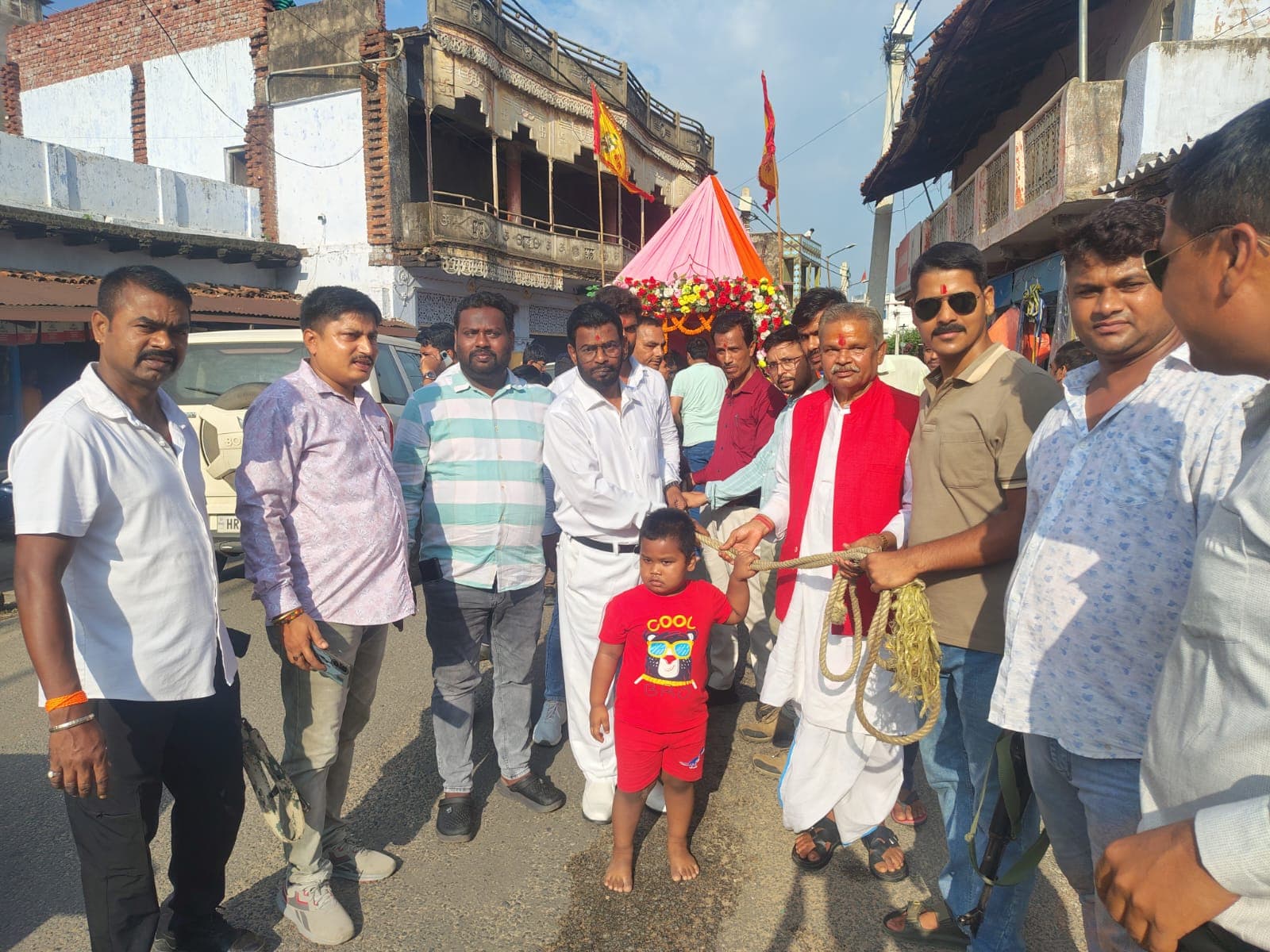 श्रद्धा के रथ पर सवार भाई-बहन के साथ मौसीबाड़ी गये महाप्रभु जगन्नाथ