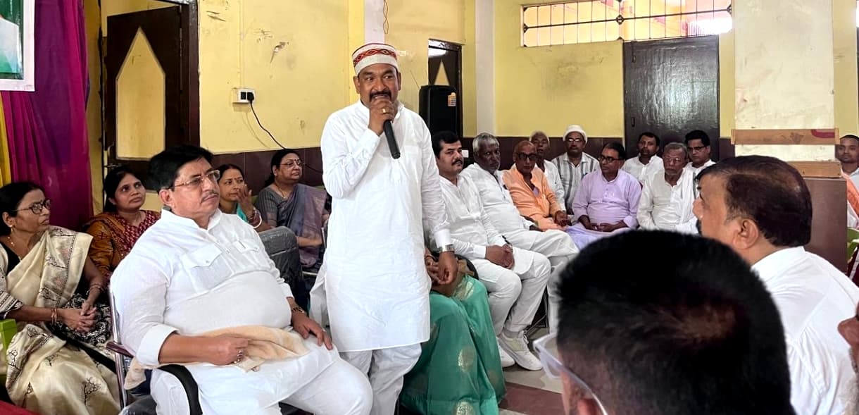 फ़ोटो कैप्शन-जदयू कार्यकर्ताओ को संबोधित करते जिला अध्यक्ष | Prabhat Khabar Network फ़ोटो कैप्शन-जदयू कार्यकर्ताओ को संबोधित करते जिला अध्यक्ष | Prabhat Khabar Network