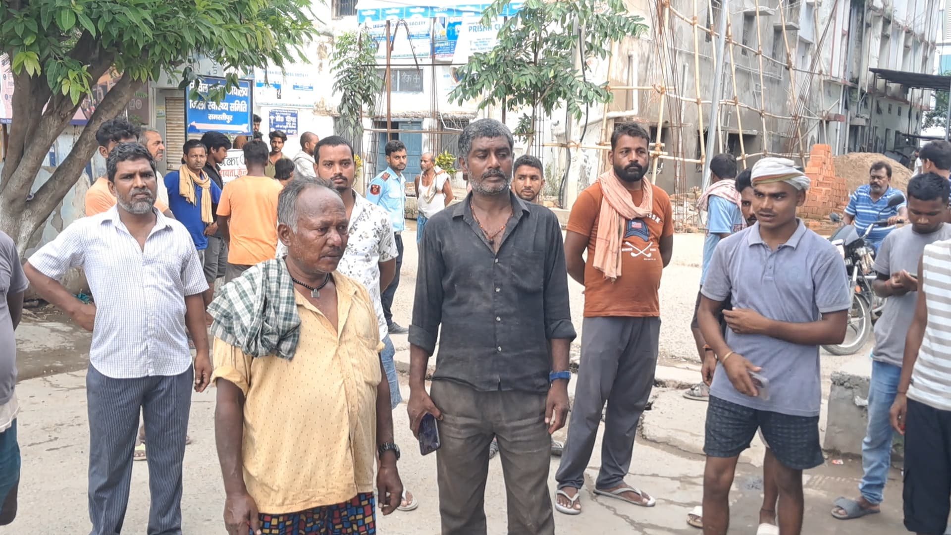 सदर अस्पताल में मृतक के परिजन | Prabhat Khabar Network सदर अस्पताल में मृतक के परिजन | Prabhat Khabar Network