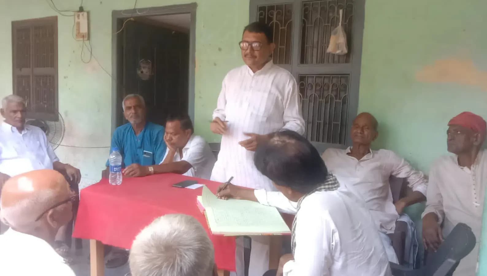 बैठक में उपस्थित सीपीएम के नेता | Prabhat Khabar Network बैठक में उपस्थित सीपीएम के नेता | Prabhat Khabar Network